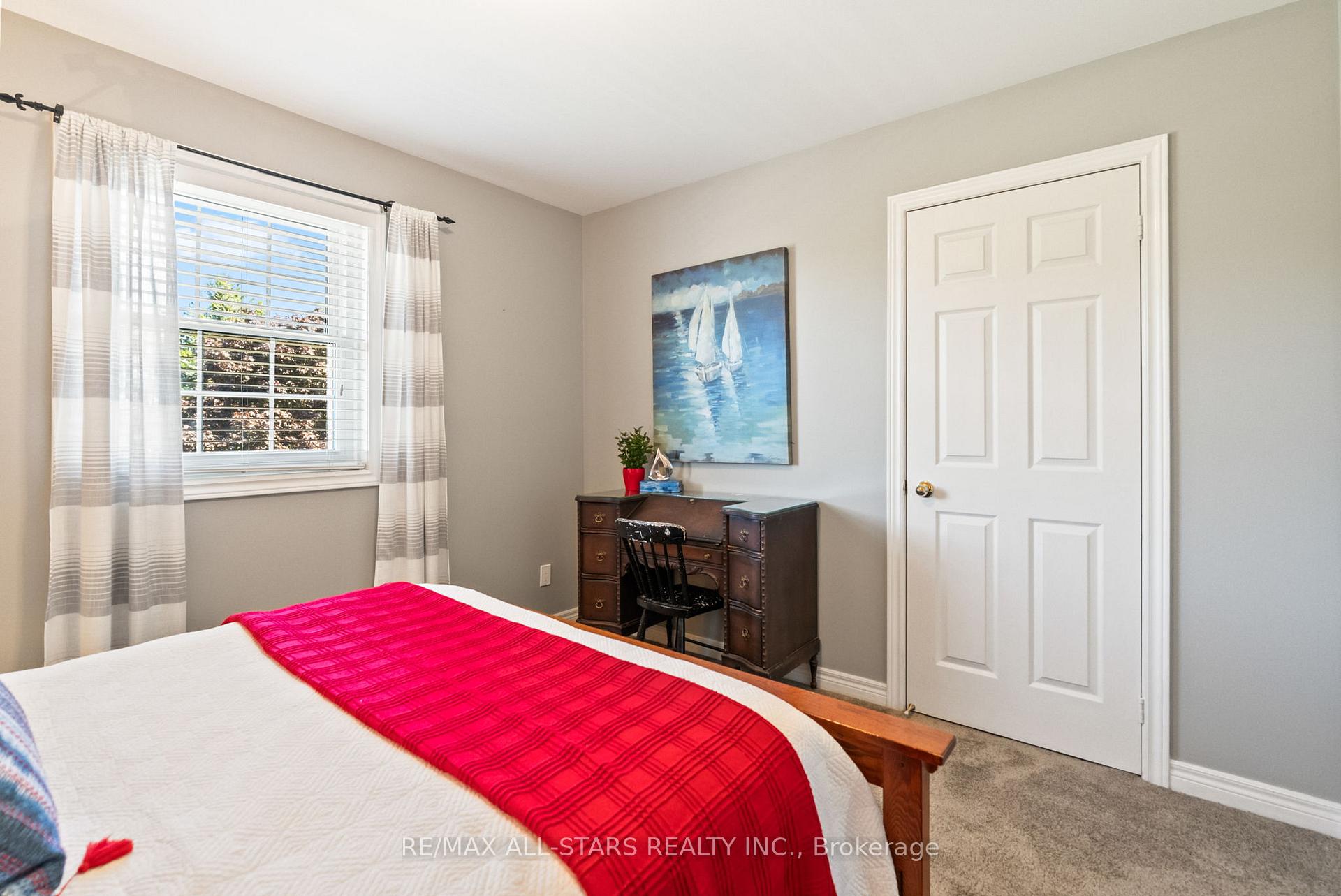 Photo 33 of 24 Colonel Sharpe Crescent, Uxbridge — HOMEH