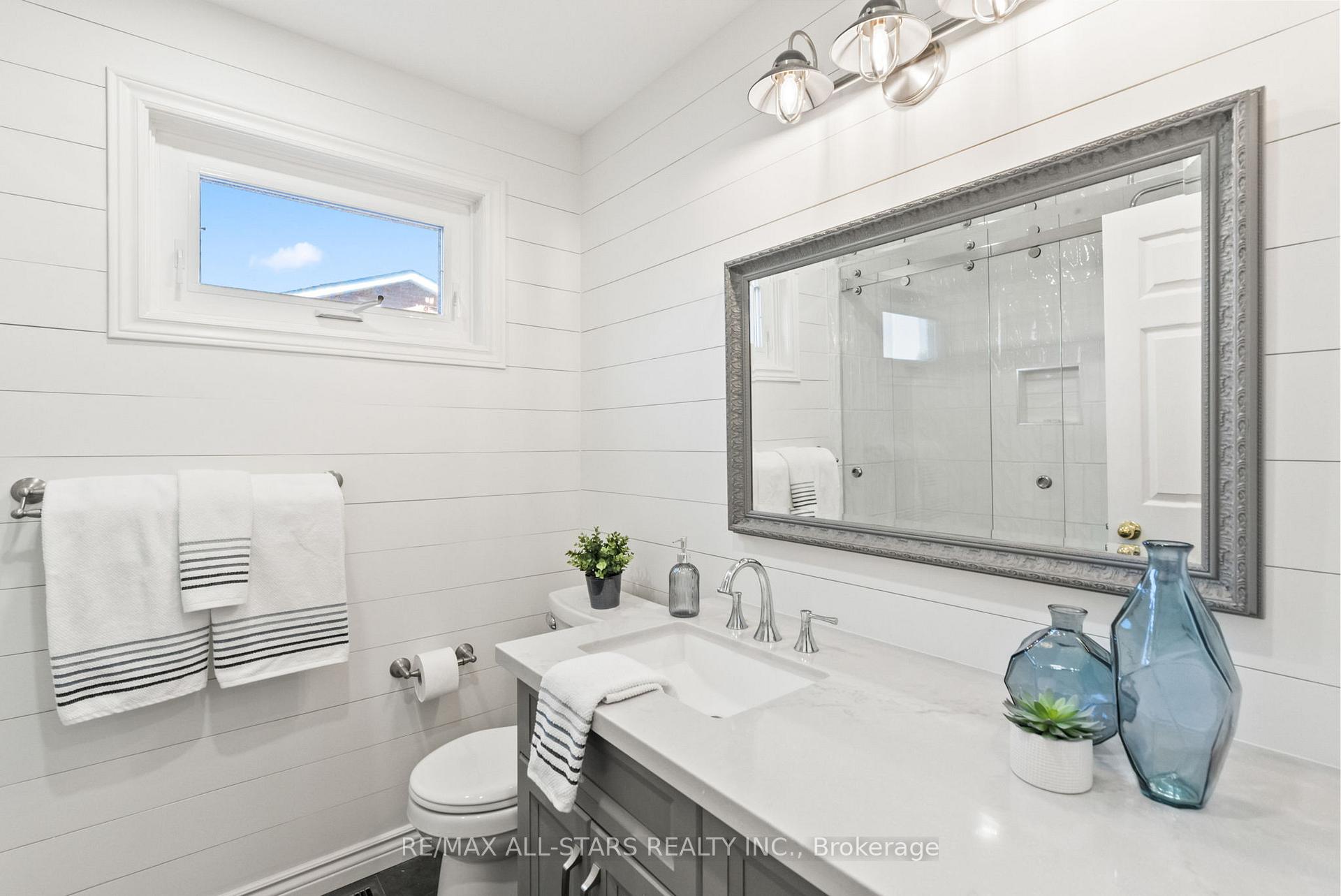Photo 35 of 24 Colonel Sharpe Crescent, Uxbridge — HOMEH