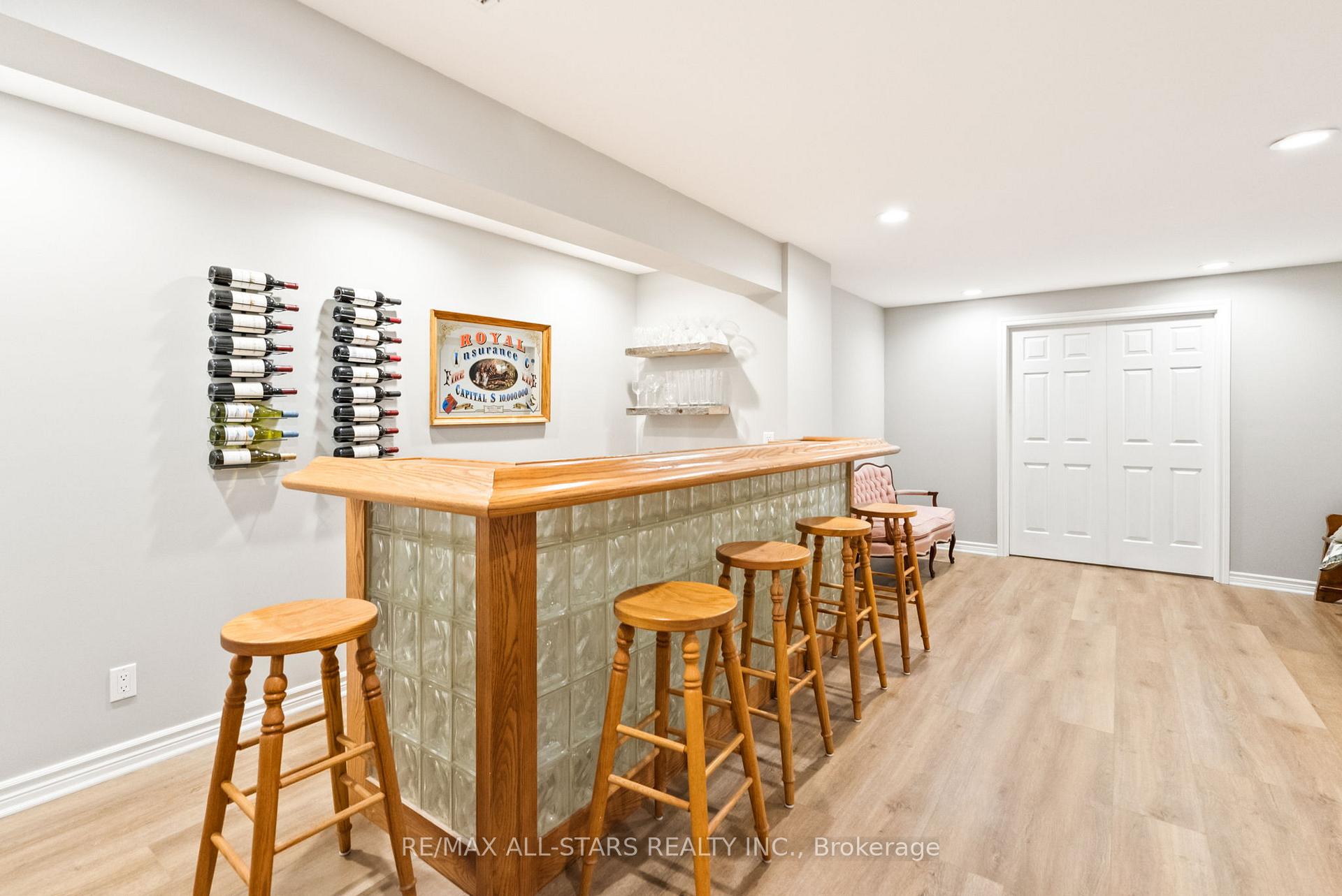 Photo 37 of 24 Colonel Sharpe Crescent, Uxbridge — HOMEH