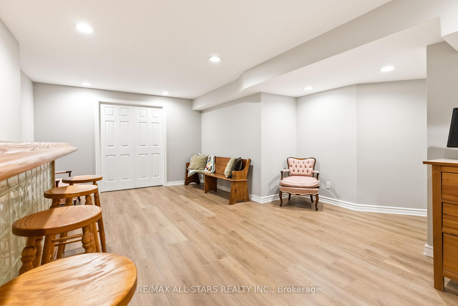 Photo 38 of 24 Colonel Sharpe Crescent, Uxbridge — HOMEH