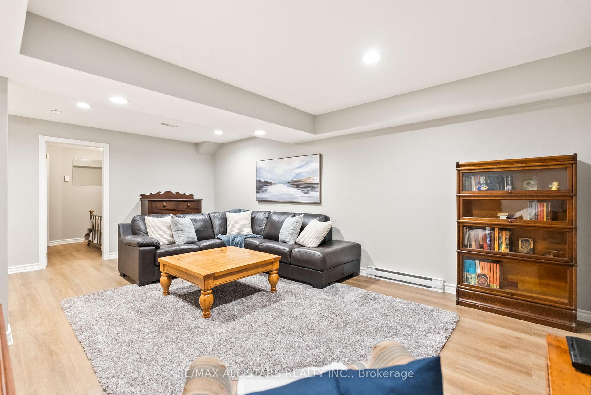Photo 40 of 24 Colonel Sharpe Crescent, Uxbridge — HOMEH