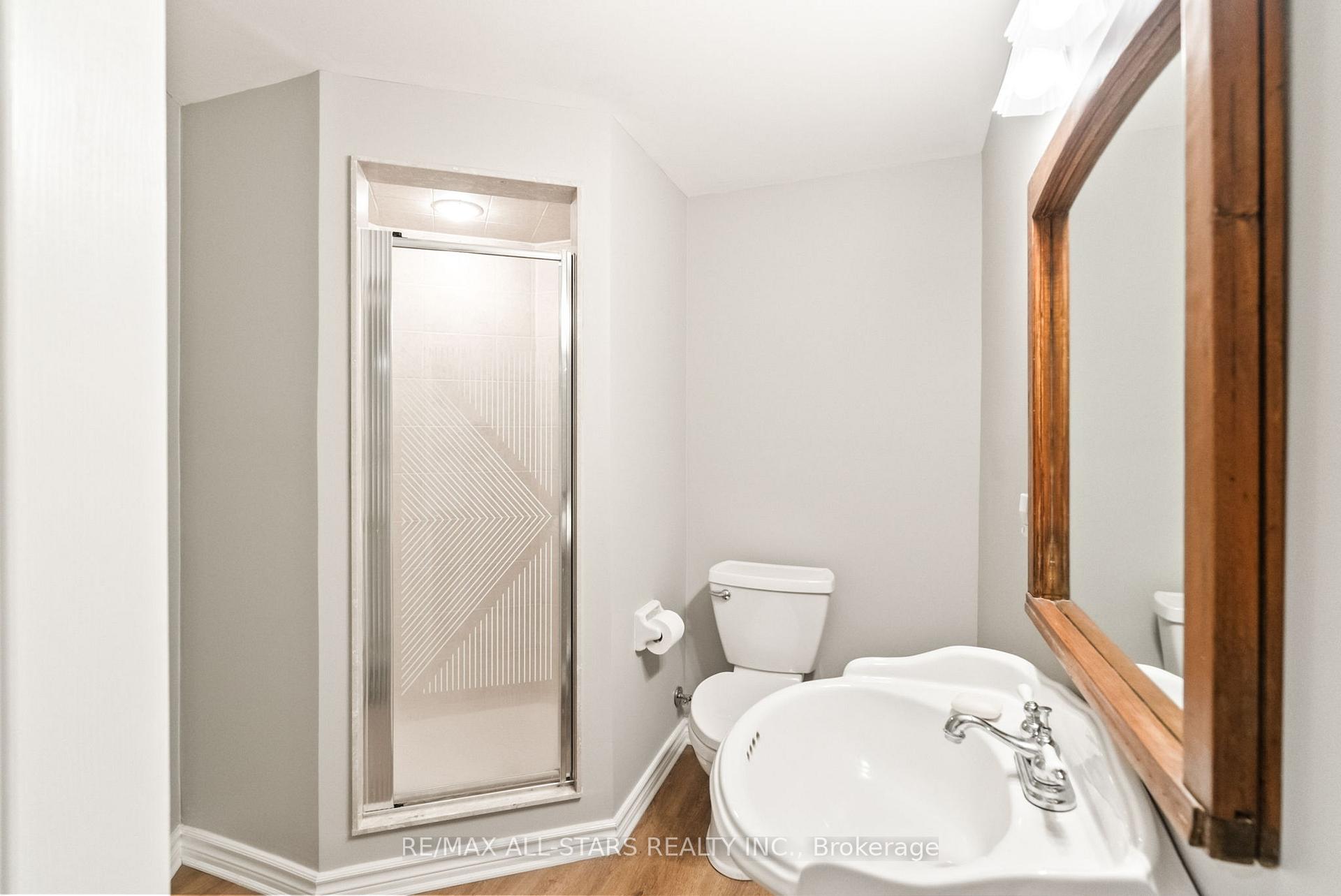 Photo 42 of 24 Colonel Sharpe Crescent, Uxbridge — HOMEH
