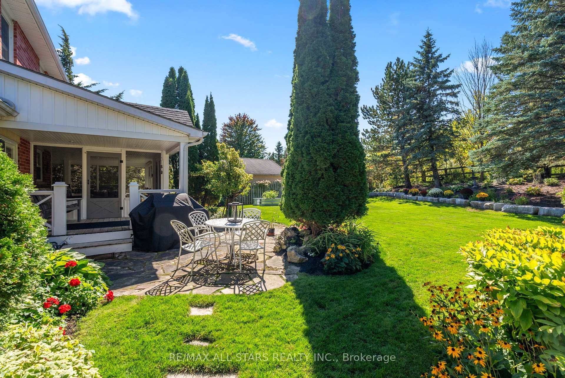 Photo 43 of 24 Colonel Sharpe Crescent, Uxbridge — HOMEH
