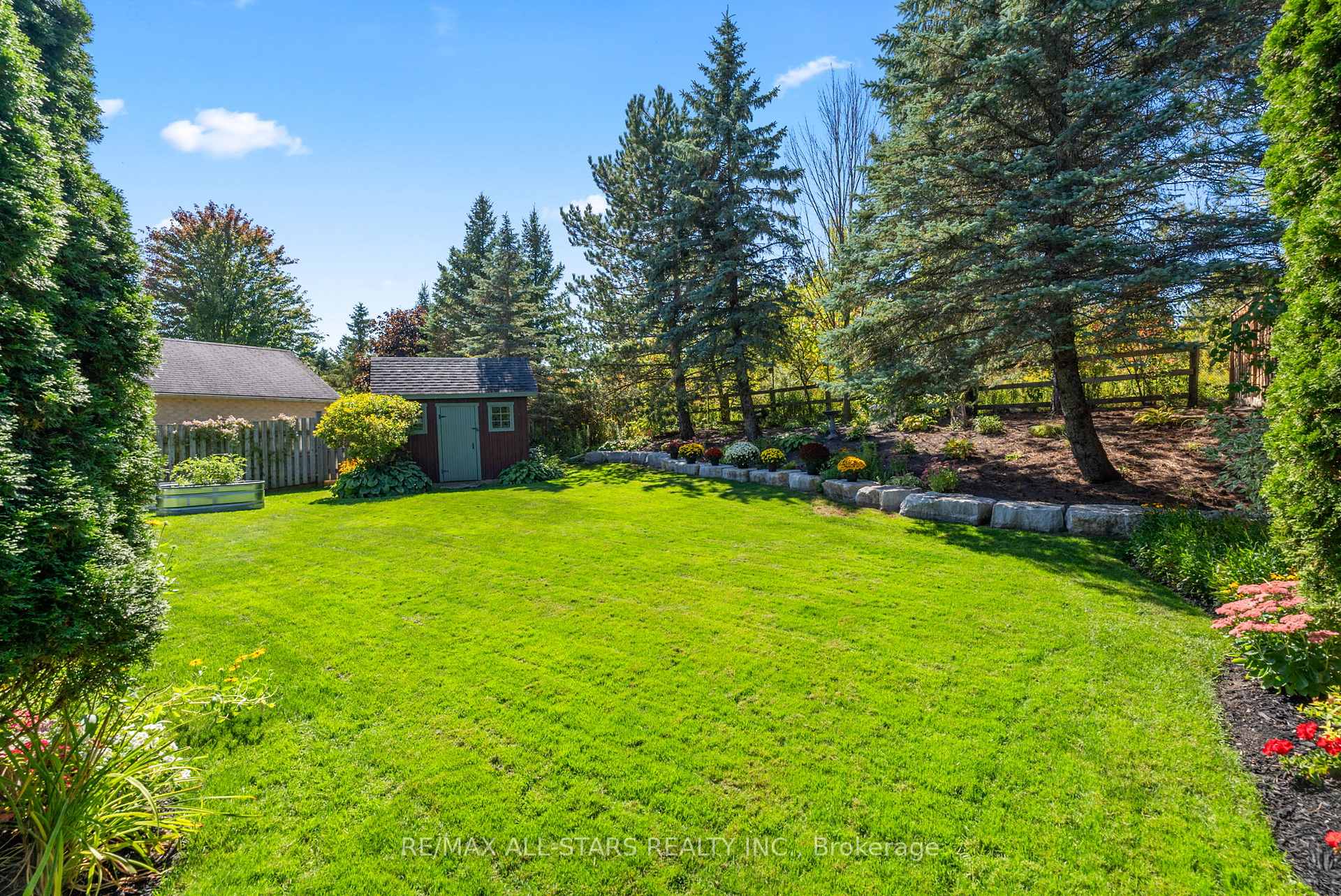 Photo 45 of 24 Colonel Sharpe Crescent, Uxbridge — HOMEH