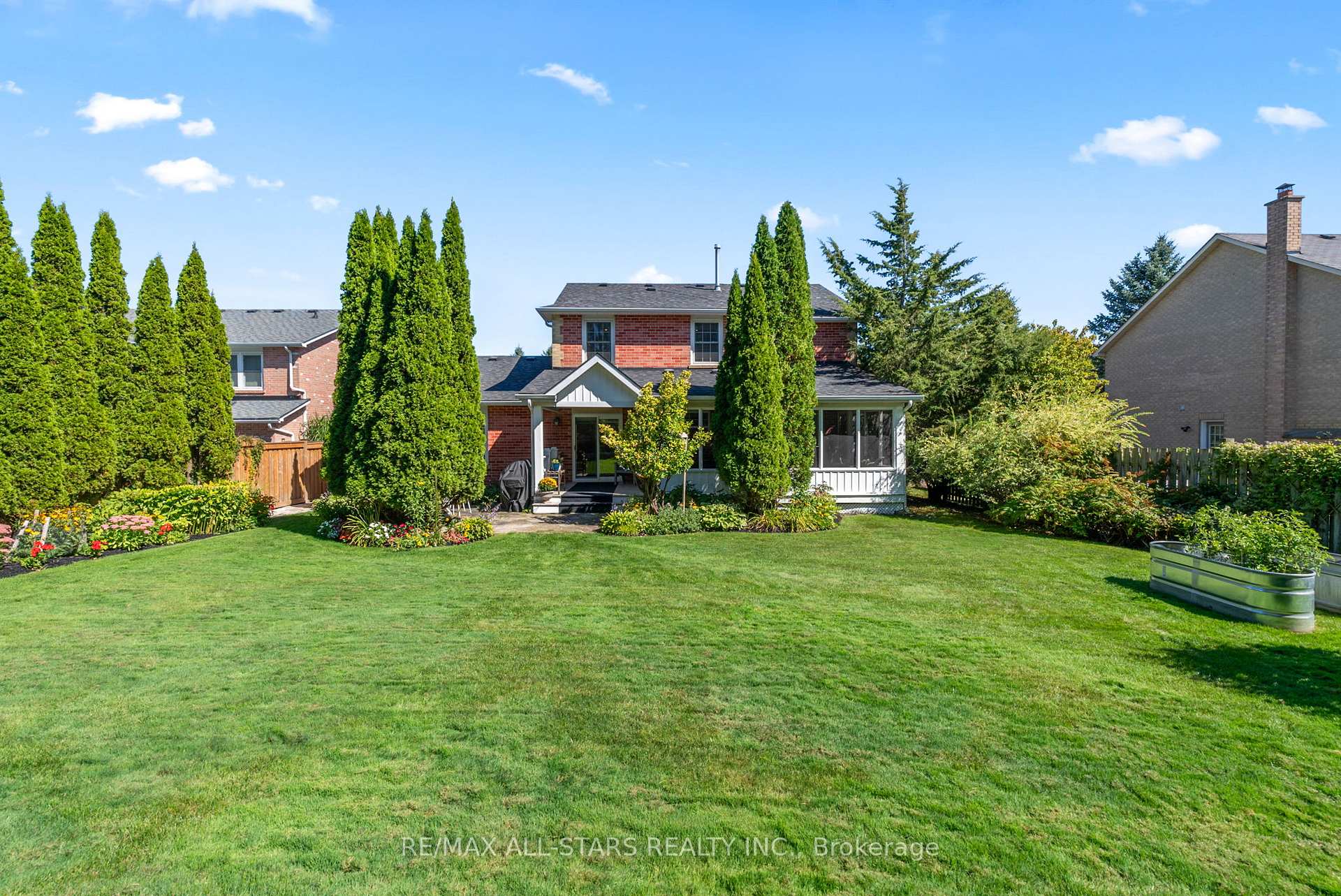 Photo 47 of 24 Colonel Sharpe Crescent, Uxbridge — HOMEH
