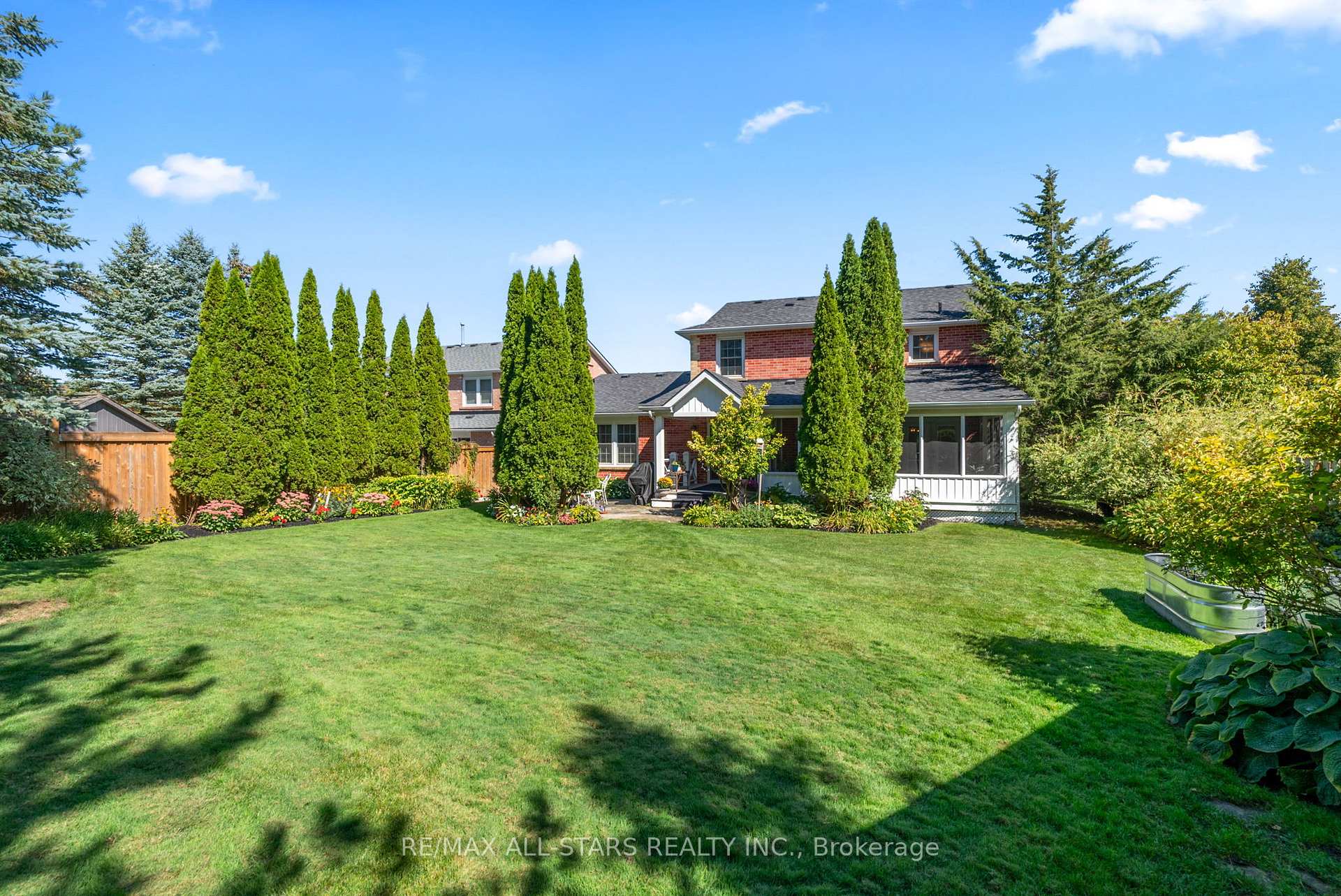 Photo 48 of 24 Colonel Sharpe Crescent, Uxbridge — HOMEH