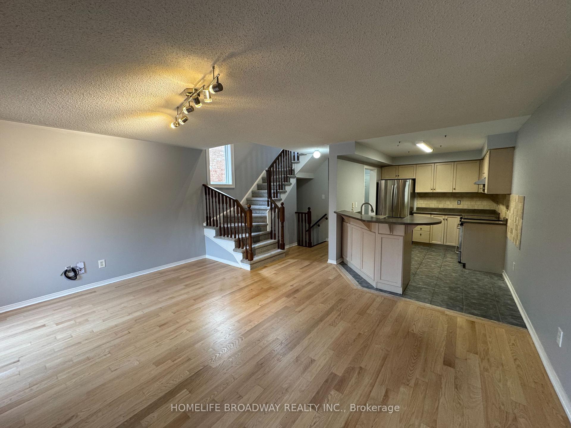 Photo 4 of 7 Stiles Avenue, Aurora, Bayview Wellington — HOMEH
