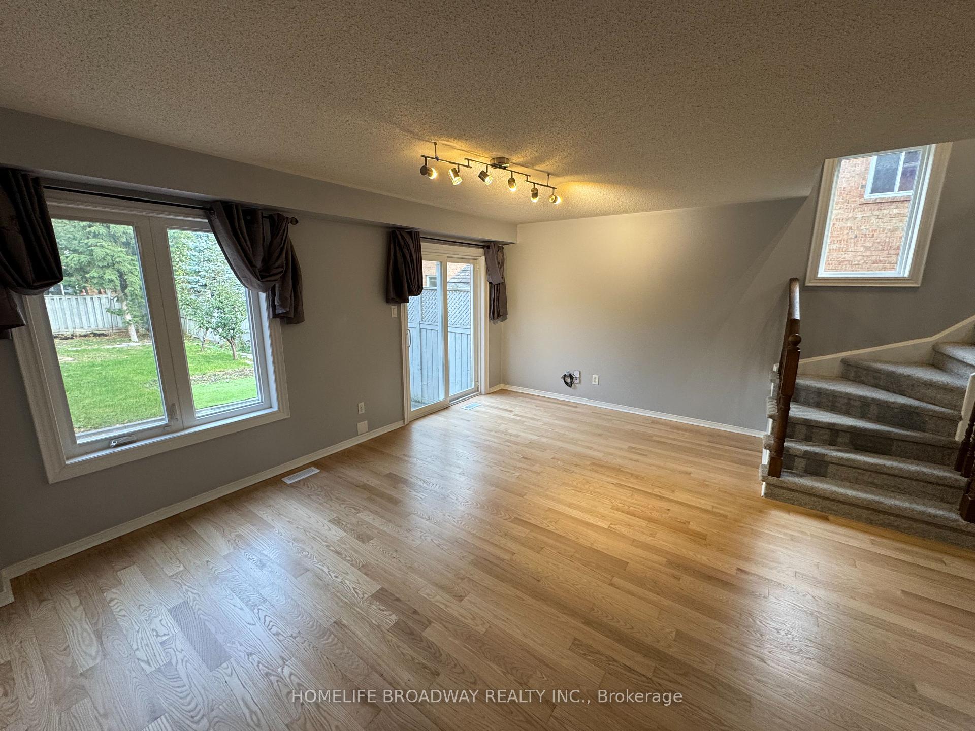 Photo 6 of 7 Stiles Avenue, Aurora, Bayview Wellington — HOMEH