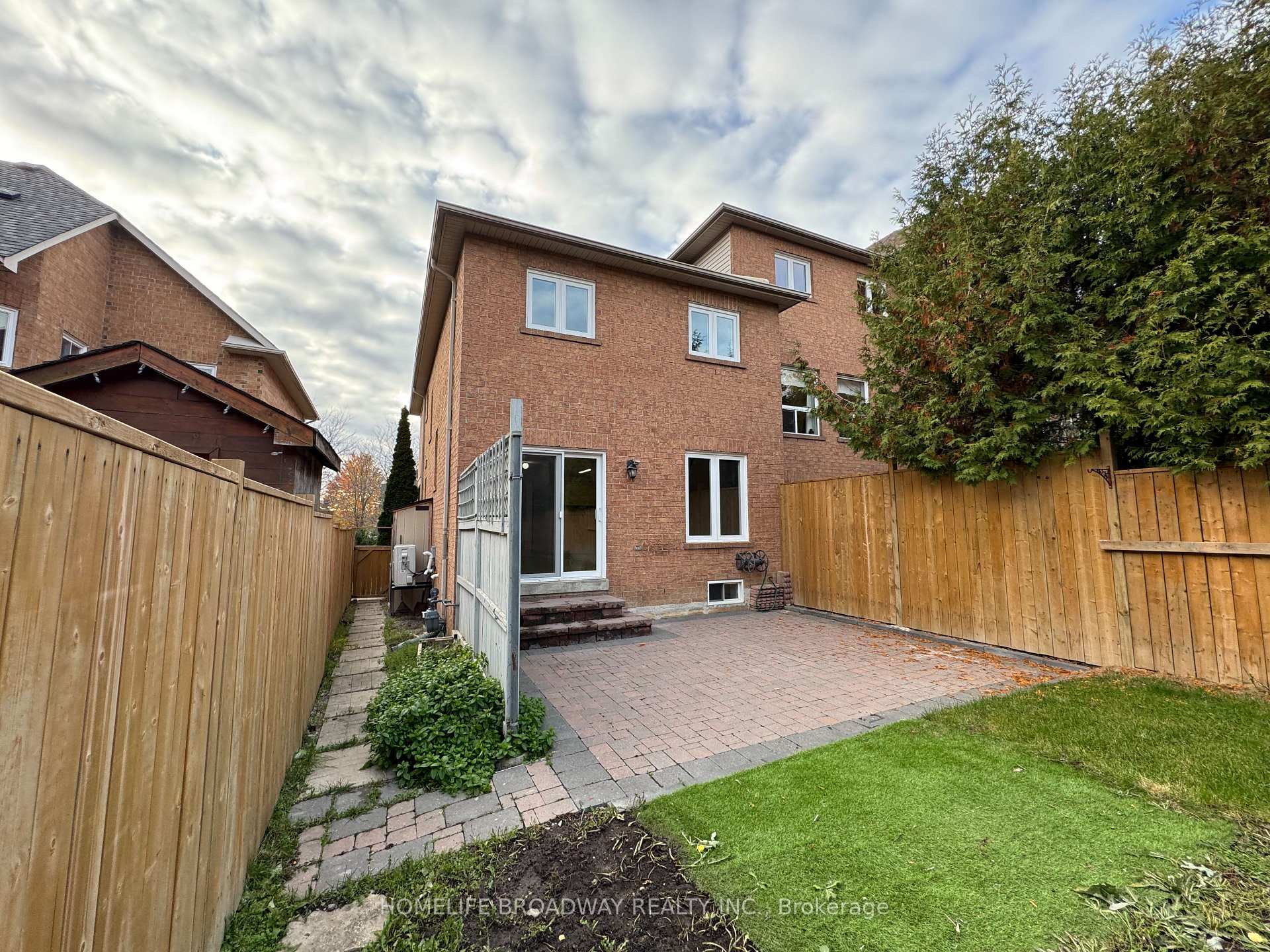 Photo 9 of 7 Stiles Avenue, Aurora, Bayview Wellington — HOMEH