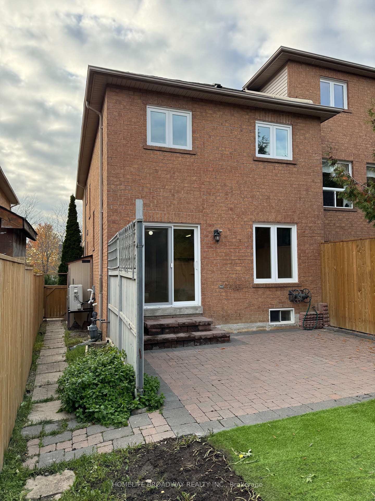 Photo 11 of 7 Stiles Avenue, Aurora, Bayview Wellington — HOMEH