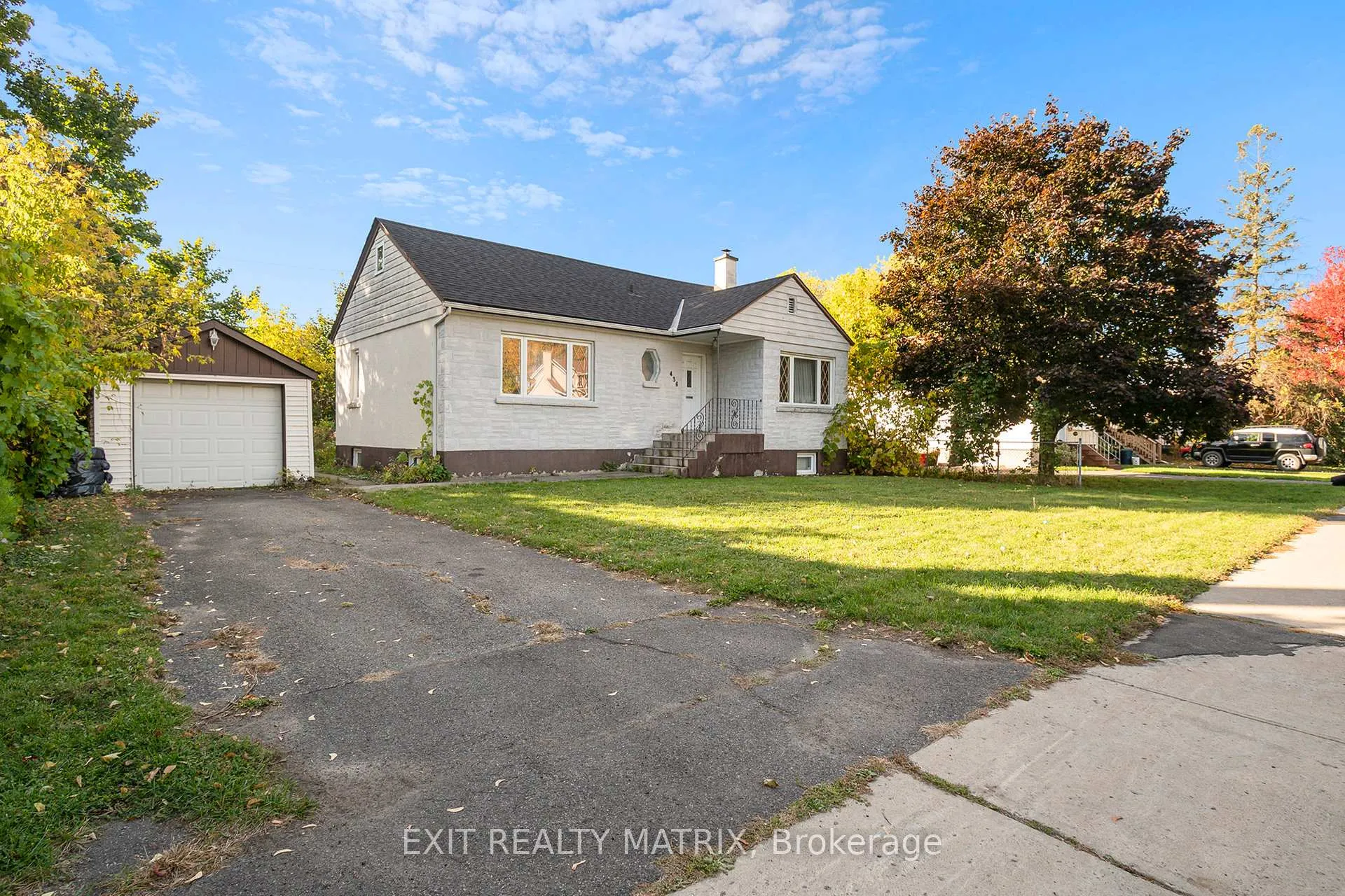 Photo 3 of 436 Blake Boulevard, Ottawa, Vanier — HOMEH