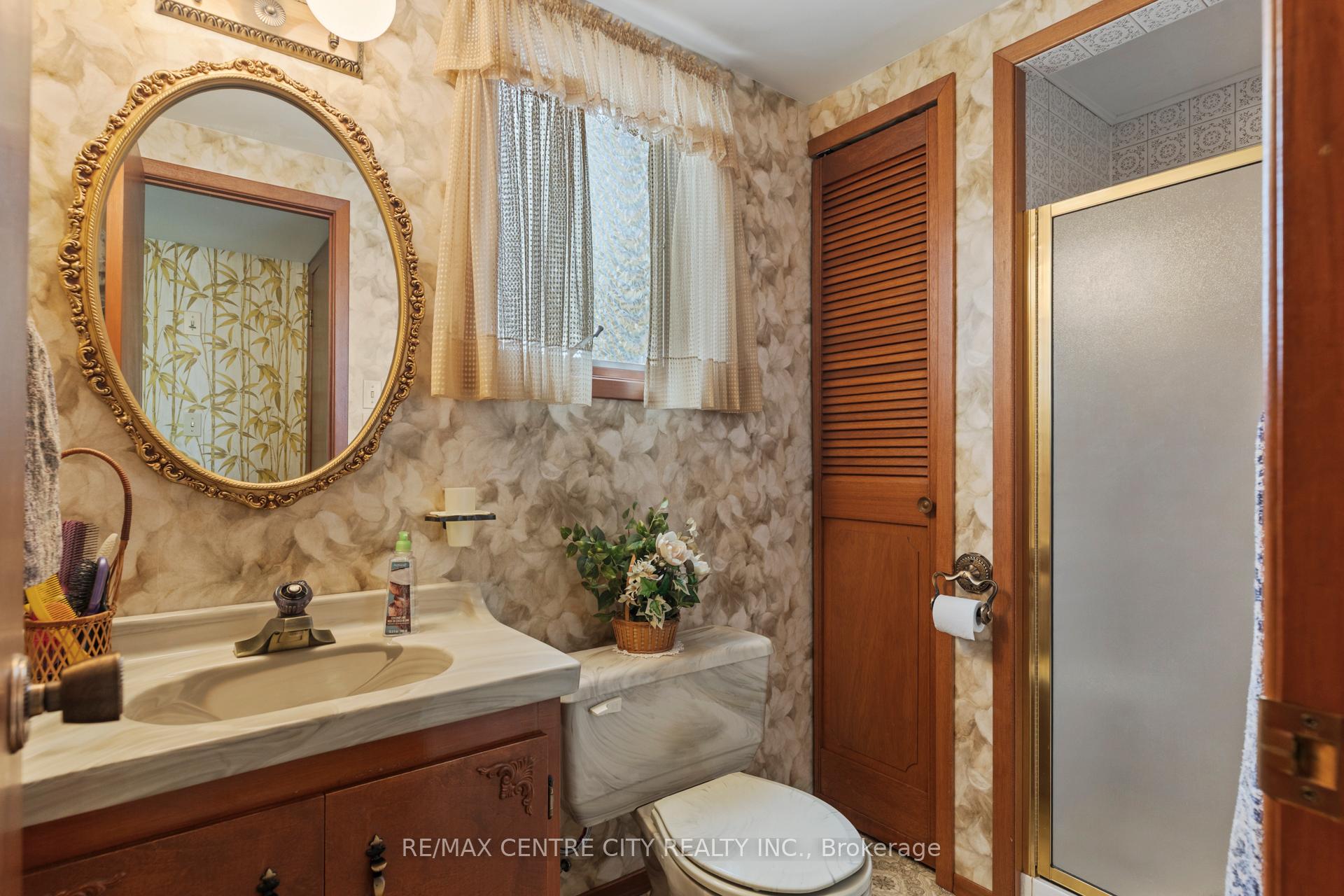 Photo 17 of 464 Huron Street, Warwick, Watford — HOMEH