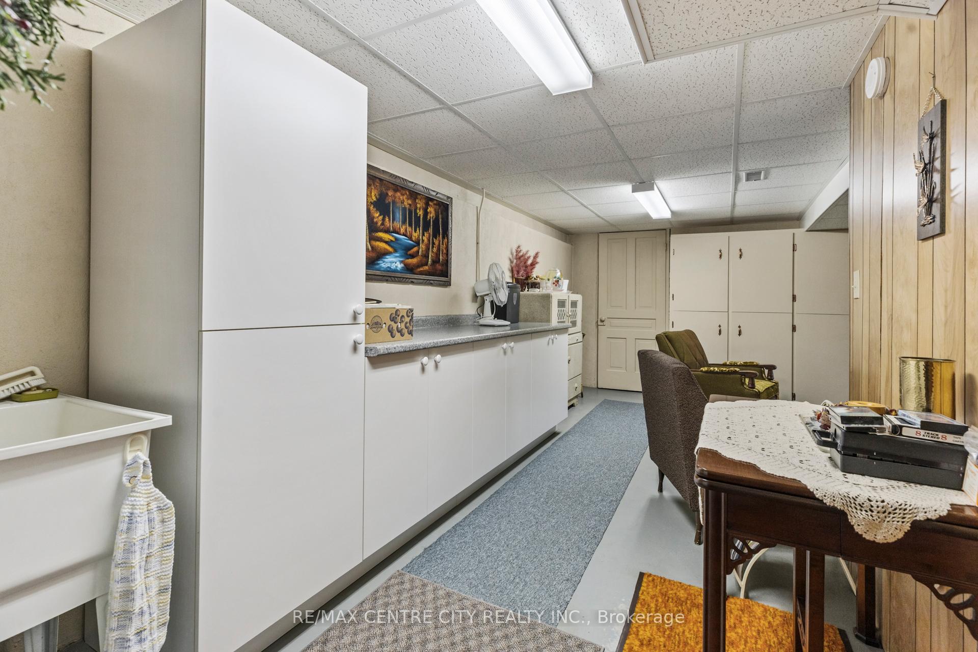 Photo 18 of 464 Huron Street, Warwick, Watford — HOMEH