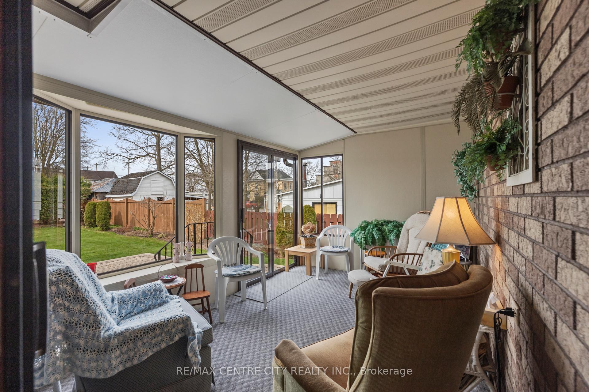 Photo 22 of 464 Huron Street, Warwick, Watford — HOMEH