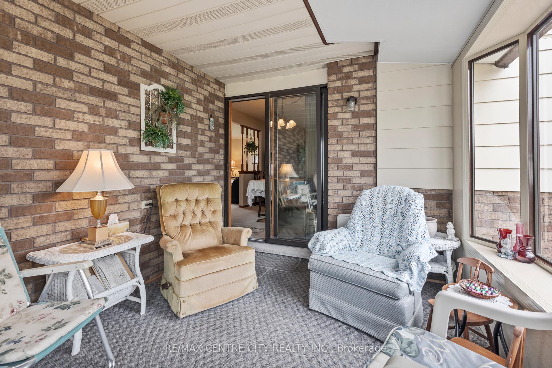 Photo 23 of 464 Huron Street, Warwick, Watford — HOMEH