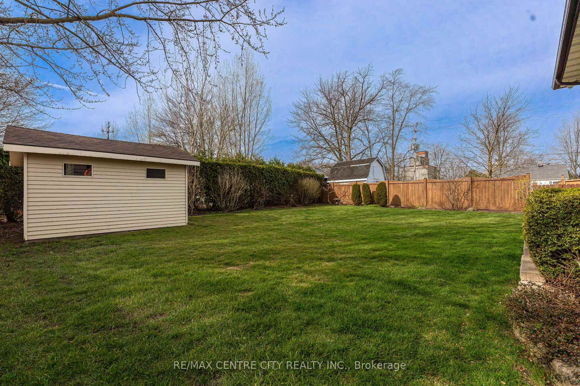 Photo 24 of 464 Huron Street, Warwick, Watford — HOMEH