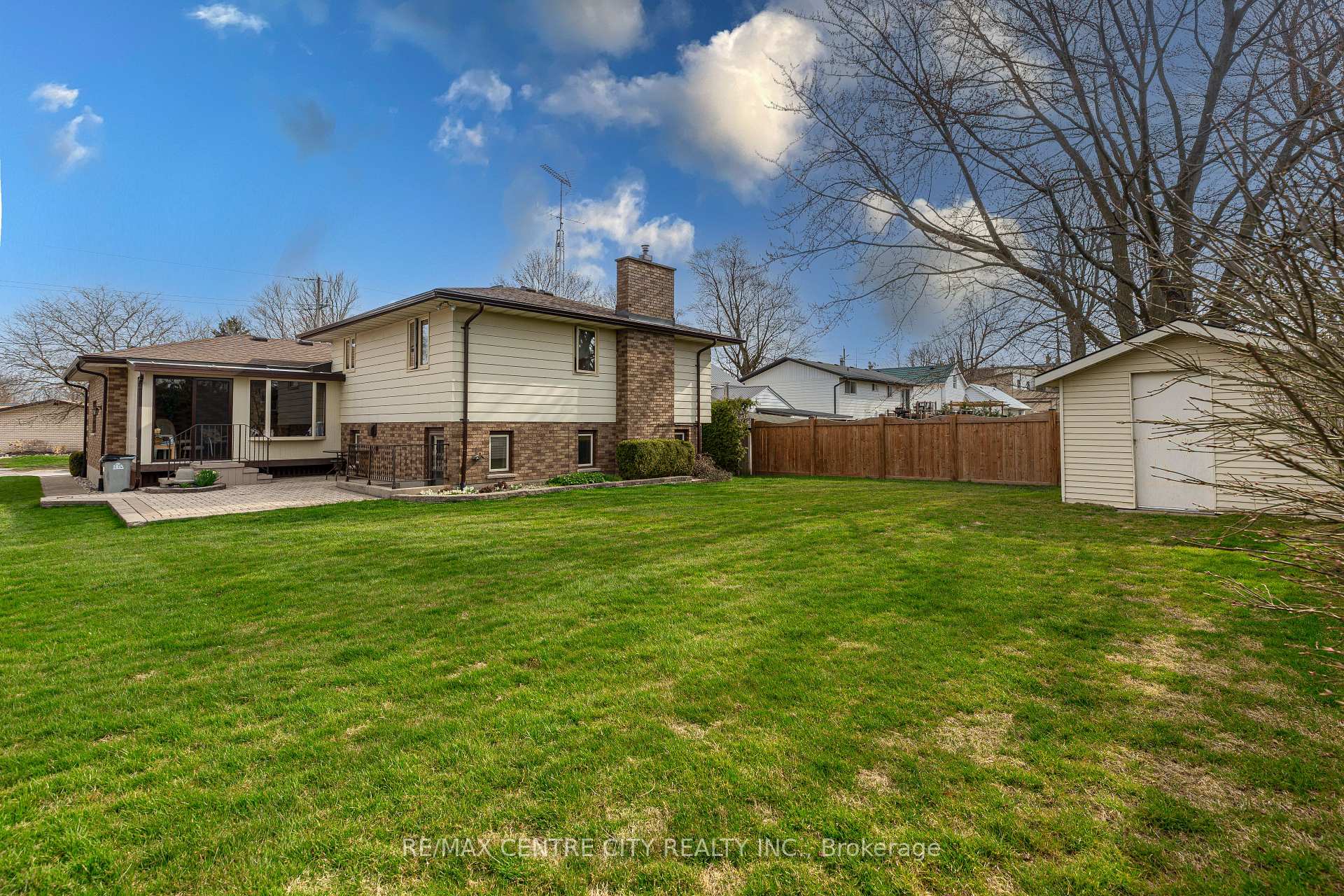 Photo 25 of 464 Huron Street, Warwick, Watford — HOMEH