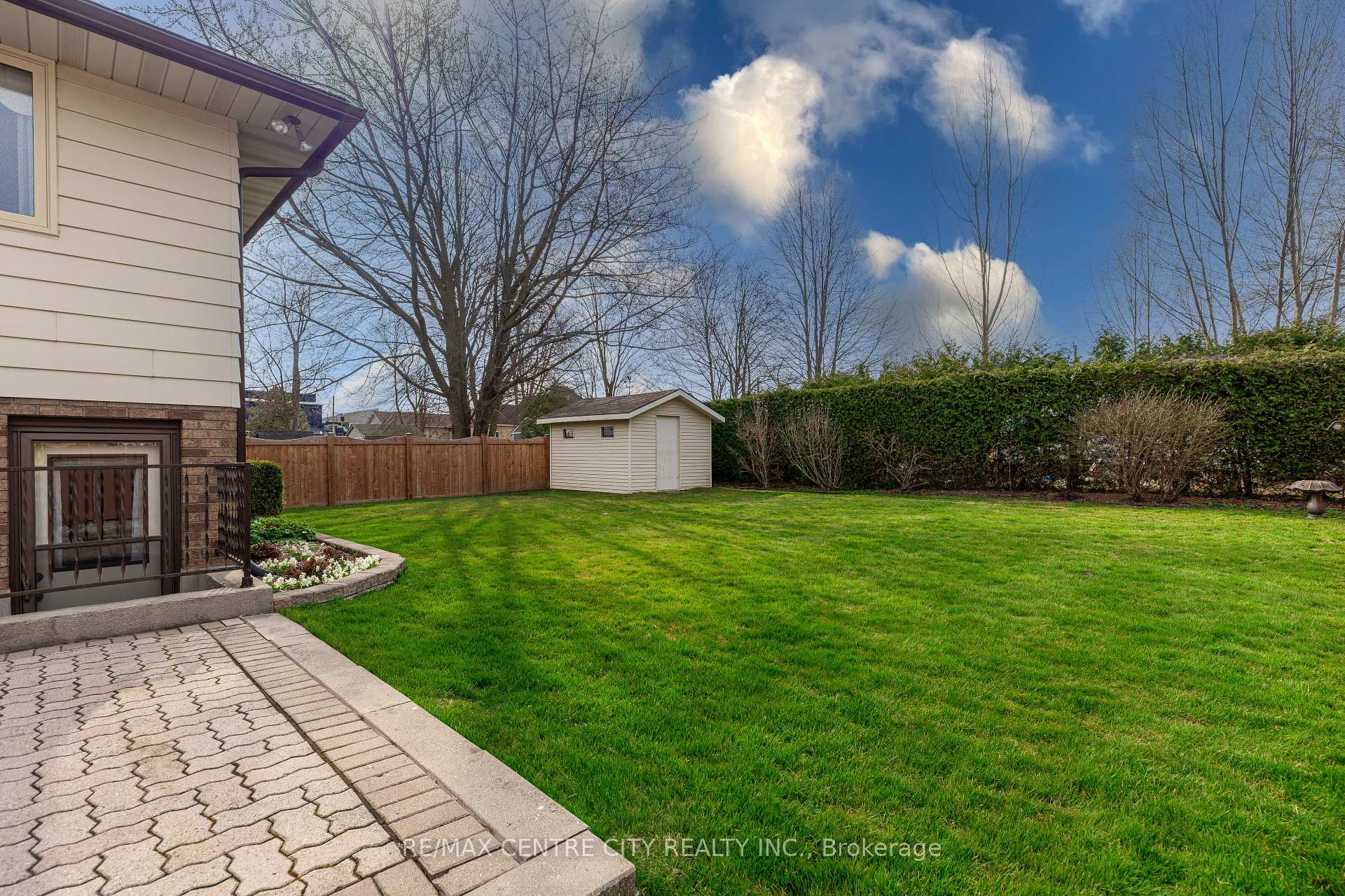 Photo 27 of 464 Huron Street, Warwick, Watford — HOMEH
