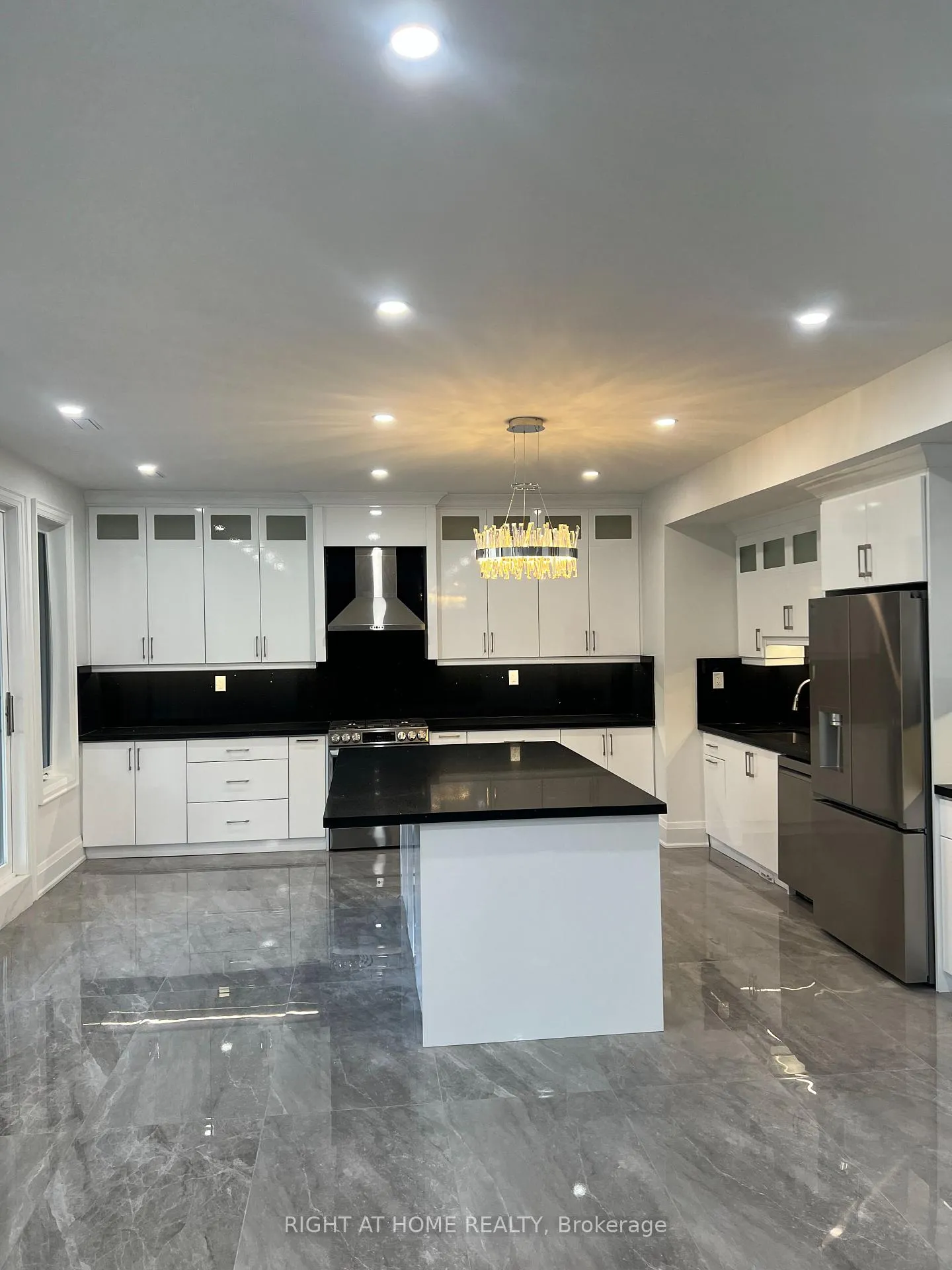 Photo 2 of 287 Torrey Pines Road, Vaughan, Kleinburg — HOMEH