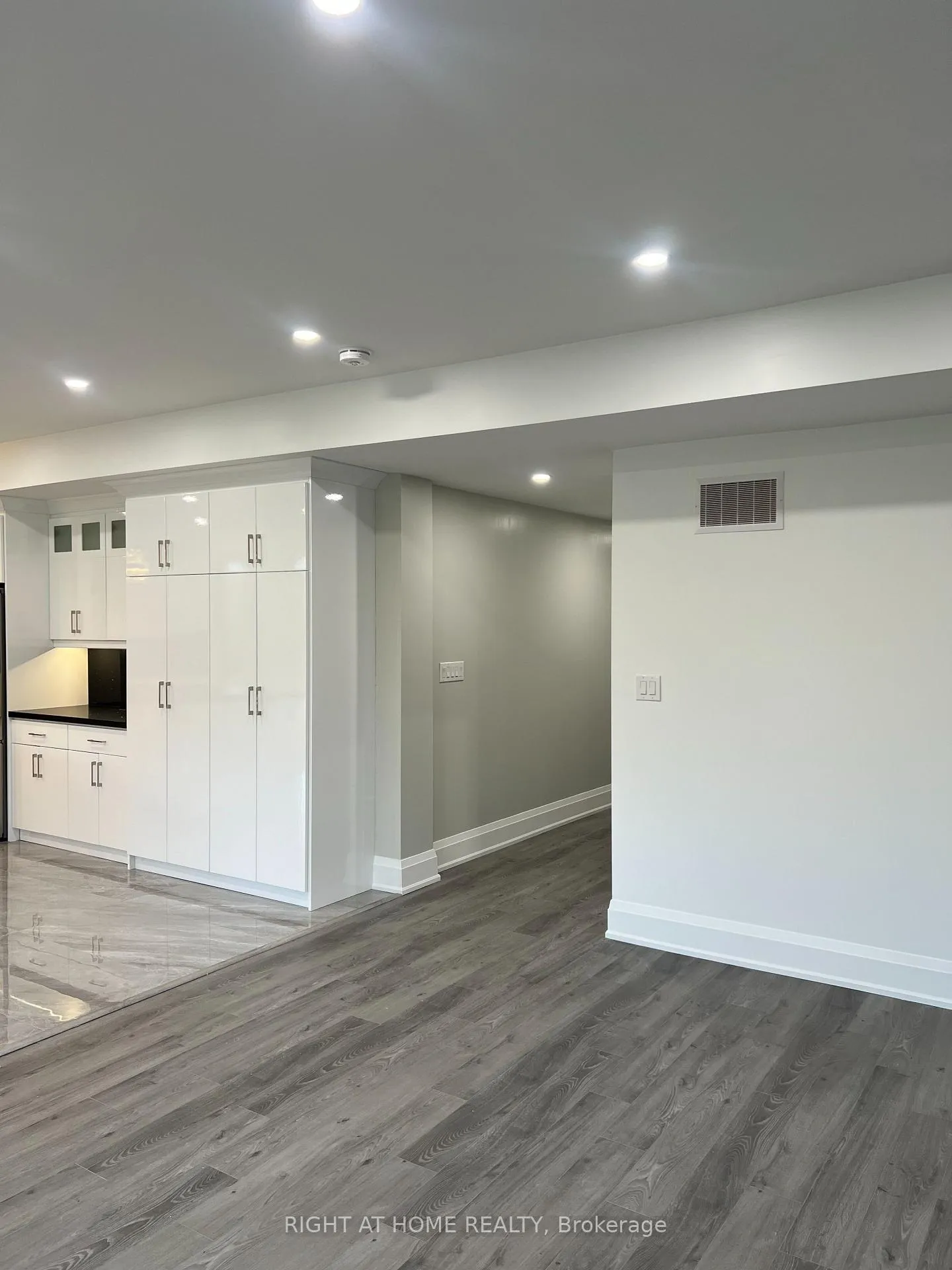 Photo 10 of 287 Torrey Pines Road, Vaughan, Kleinburg — HOMEH