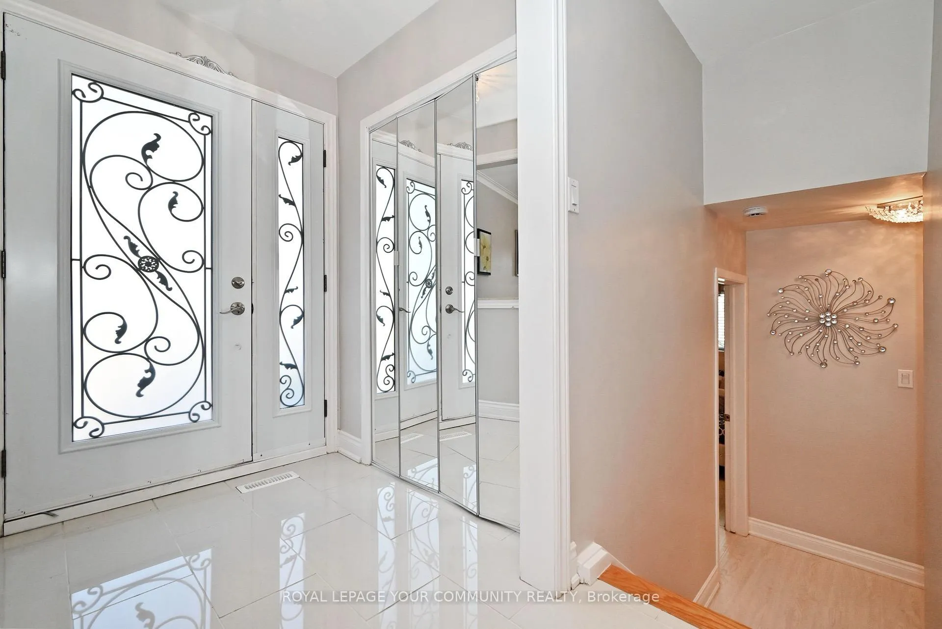 Photo 3 of 26 Kemano Road, Aurora, Aurora Heights — HOMEH