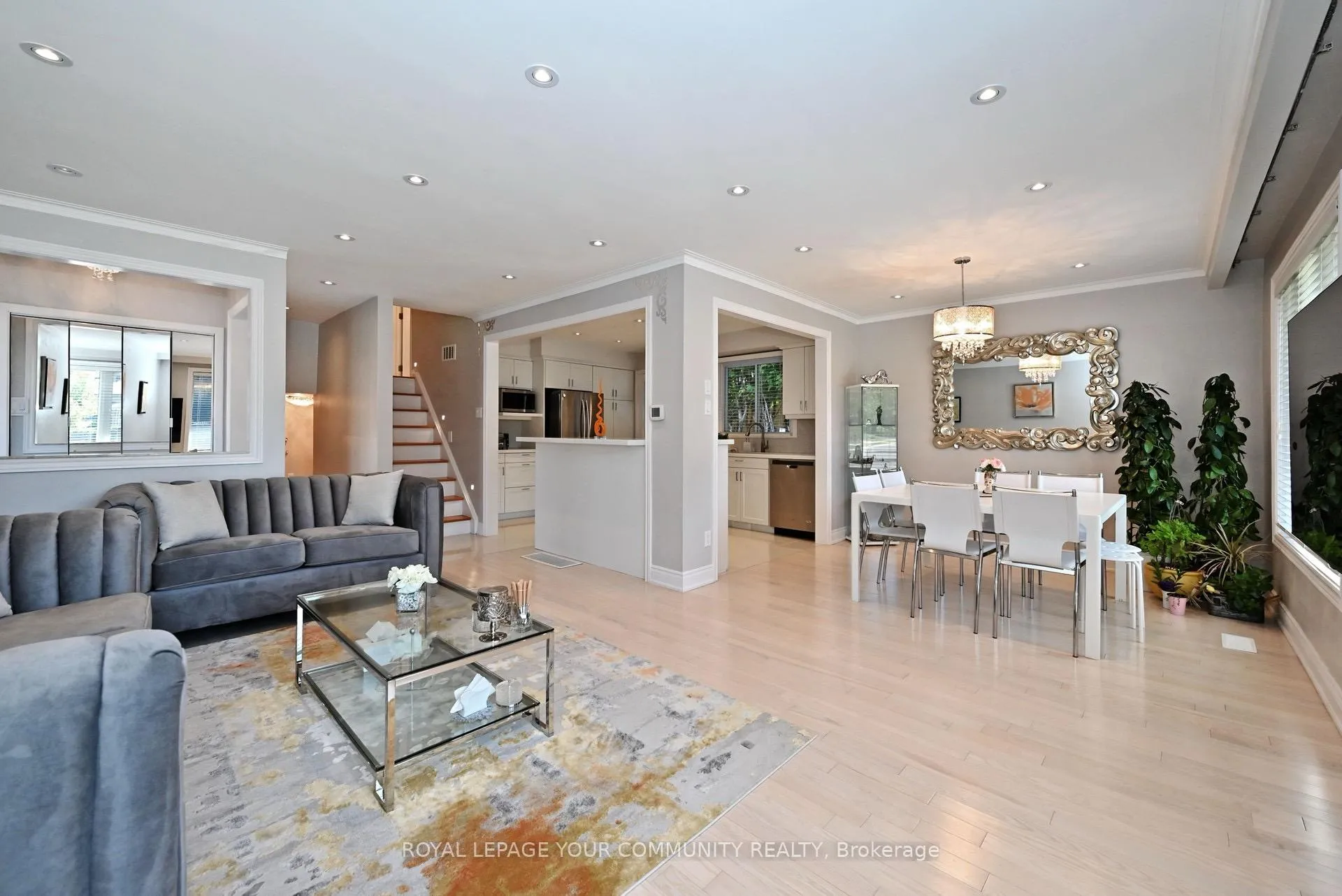Photo 4 of 26 Kemano Road, Aurora, Aurora Heights — HOMEH