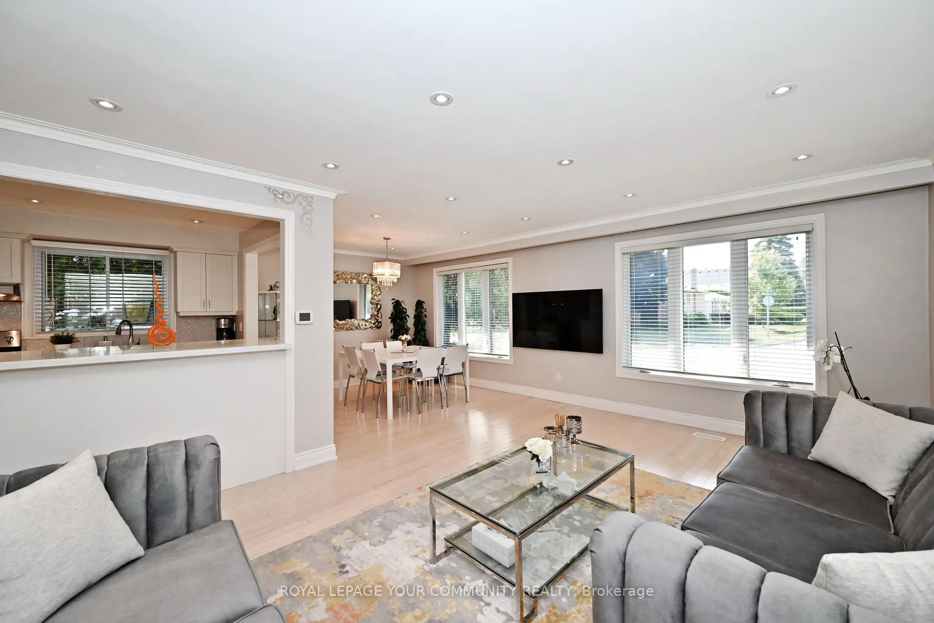 Photo 5 of 26 Kemano Road, Aurora, Aurora Heights — HOMEH