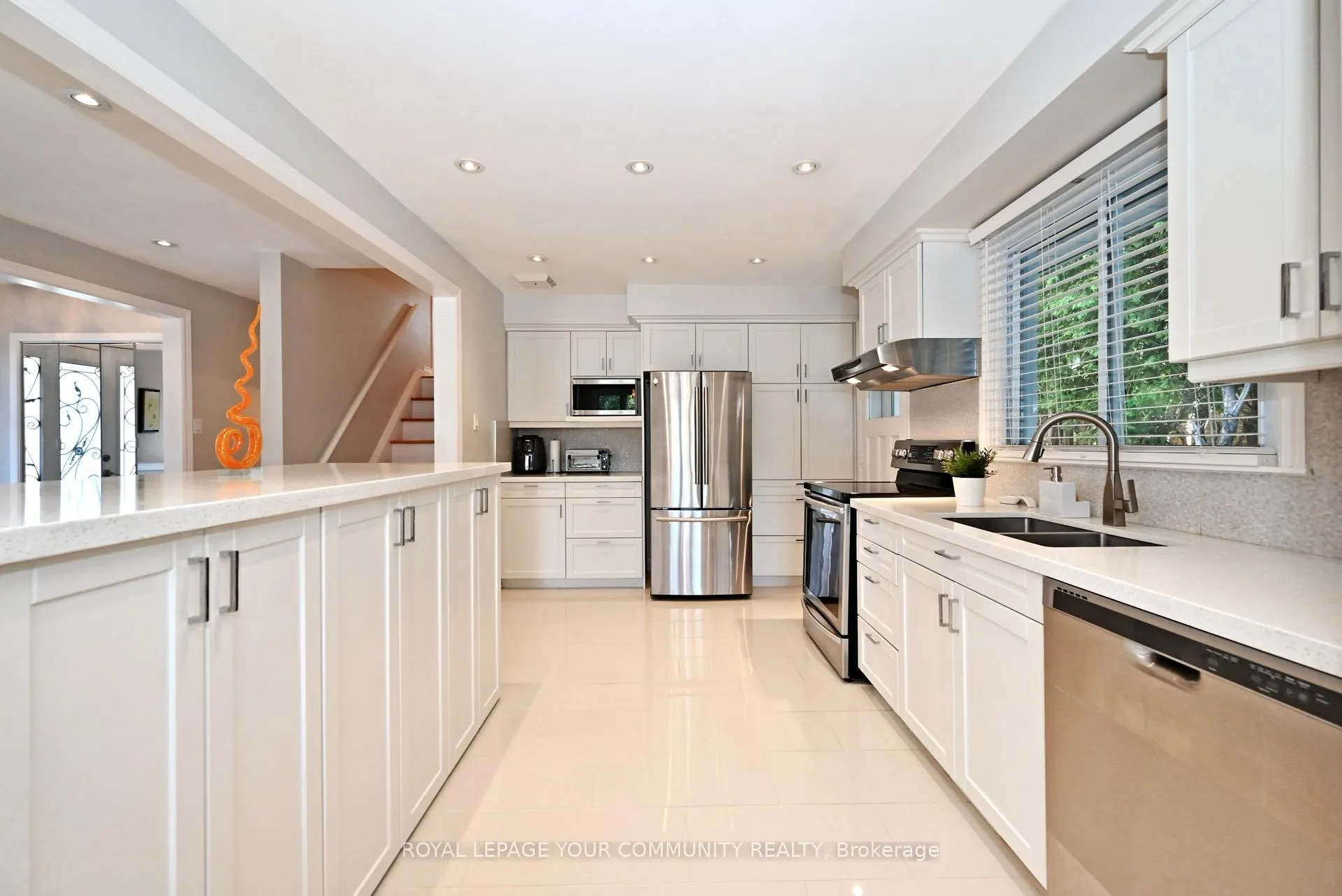 Photo 8 of 26 Kemano Road, Aurora, Aurora Heights — HOMEH