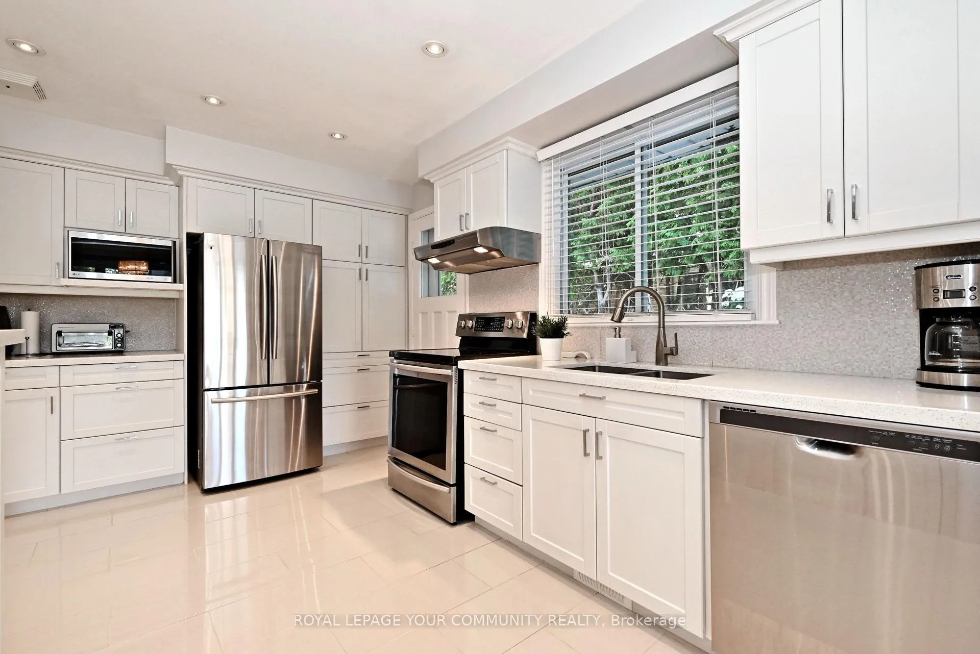 Photo 9 of 26 Kemano Road, Aurora, Aurora Heights — HOMEH