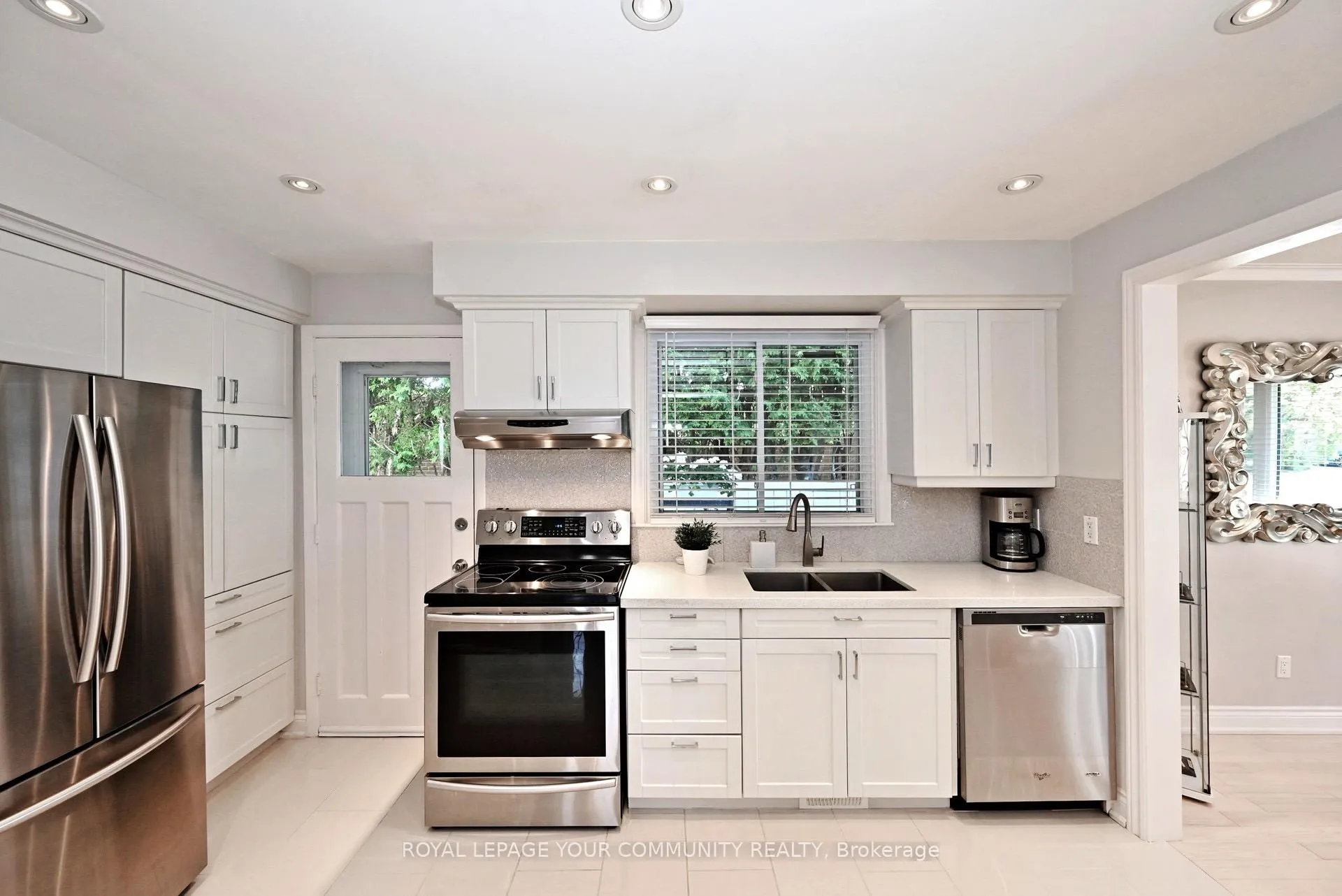 Photo 12 of 26 Kemano Road, Aurora, Aurora Heights — HOMEH