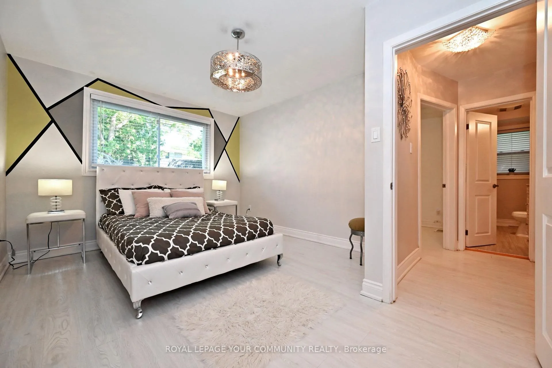 Photo 16 of 26 Kemano Road, Aurora, Aurora Heights — HOMEH