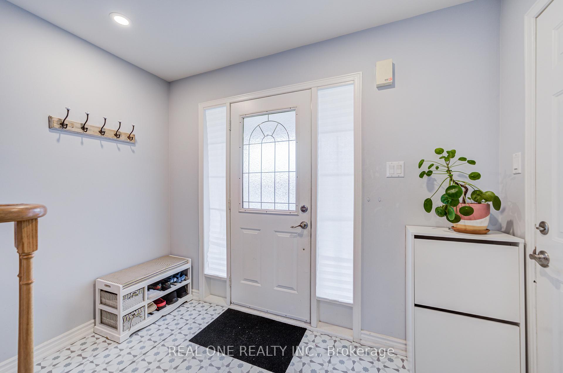 Photo 2 of 178 Hawker Road, Vaughan, Maple — HOMEH