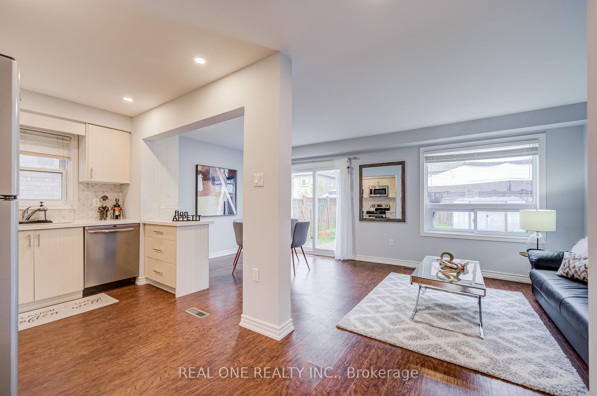 Photo 4 of 178 Hawker Road, Vaughan, Maple — HOMEH
