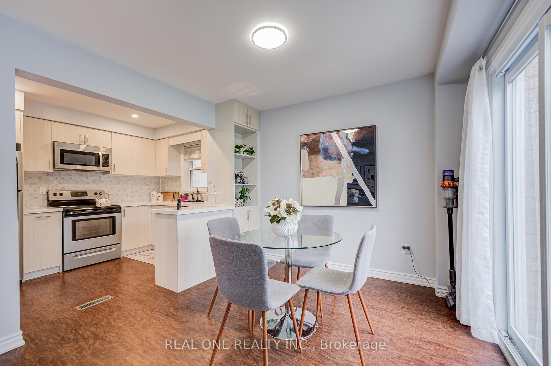 Photo 11 of 178 Hawker Road, Vaughan, Maple — HOMEH