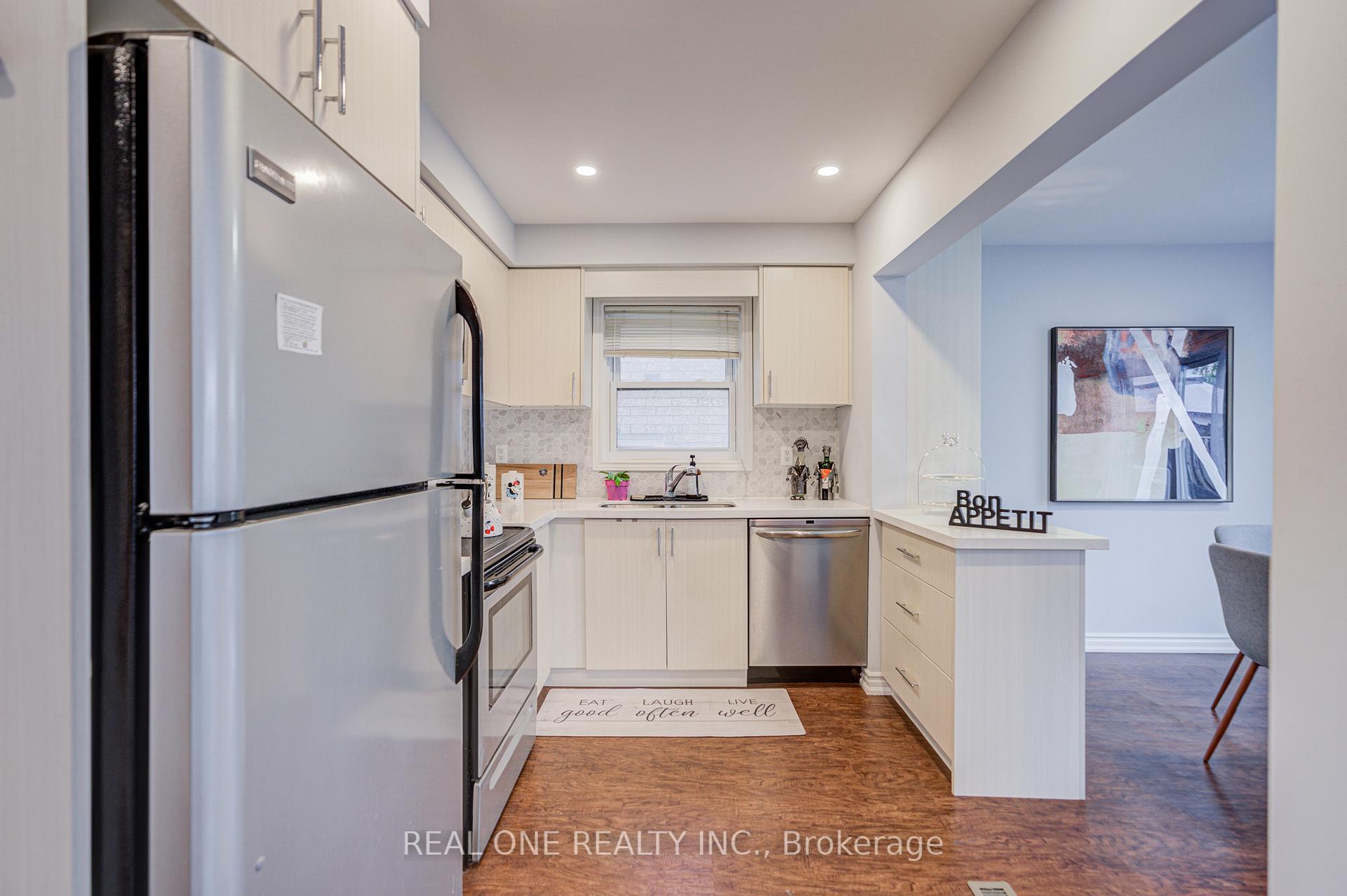 Photo 12 of 178 Hawker Road, Vaughan, Maple — HOMEH