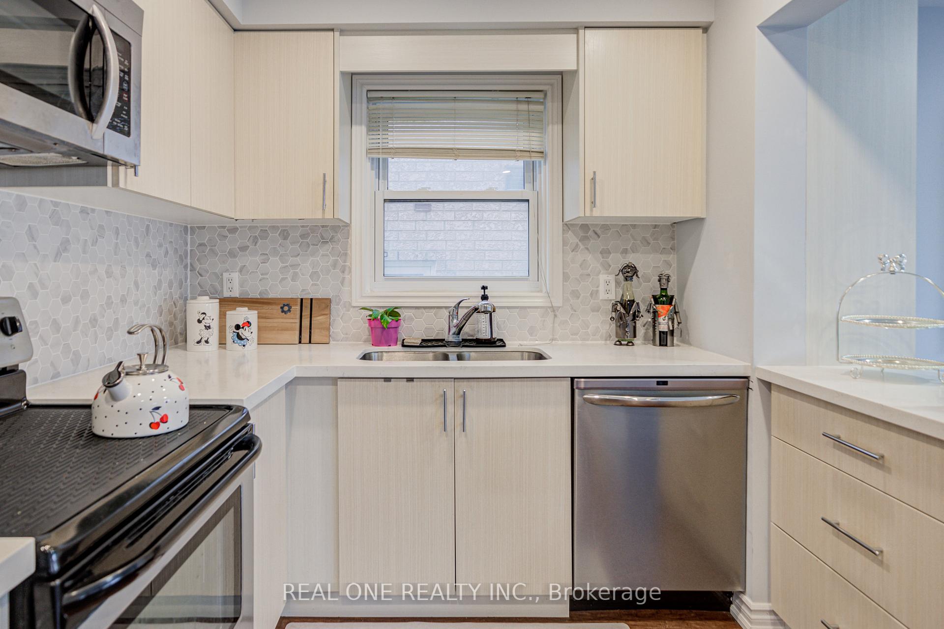 Photo 14 of 178 Hawker Road, Vaughan, Maple — HOMEH