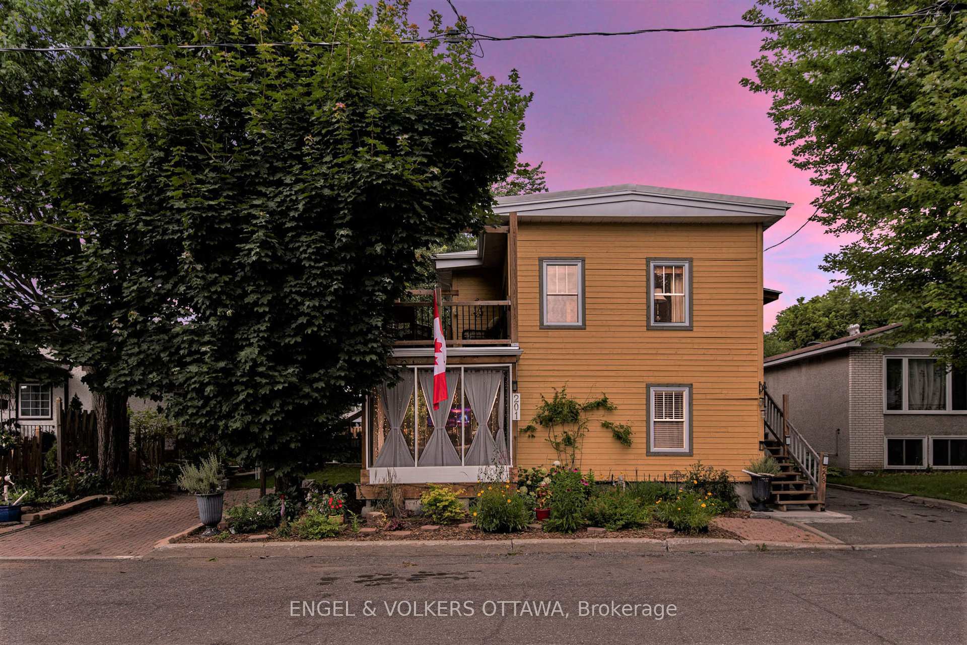 Photo 1 of 201 - 203 Heritage Maple Way, Ottawa, Vanier — HOMEH