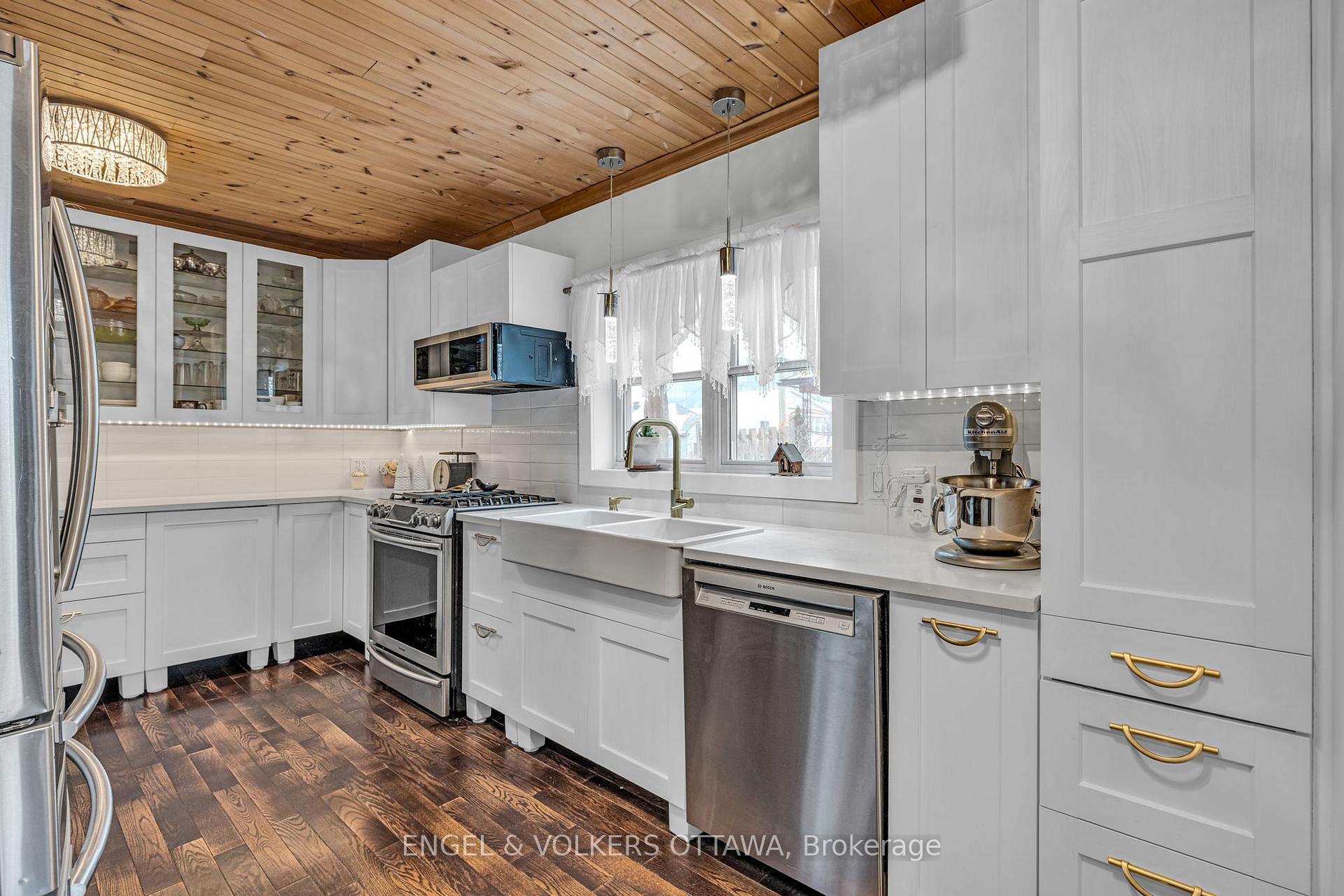 Photo 3 of 201 - 203 Heritage Maple Way, Ottawa, Vanier — HOMEH