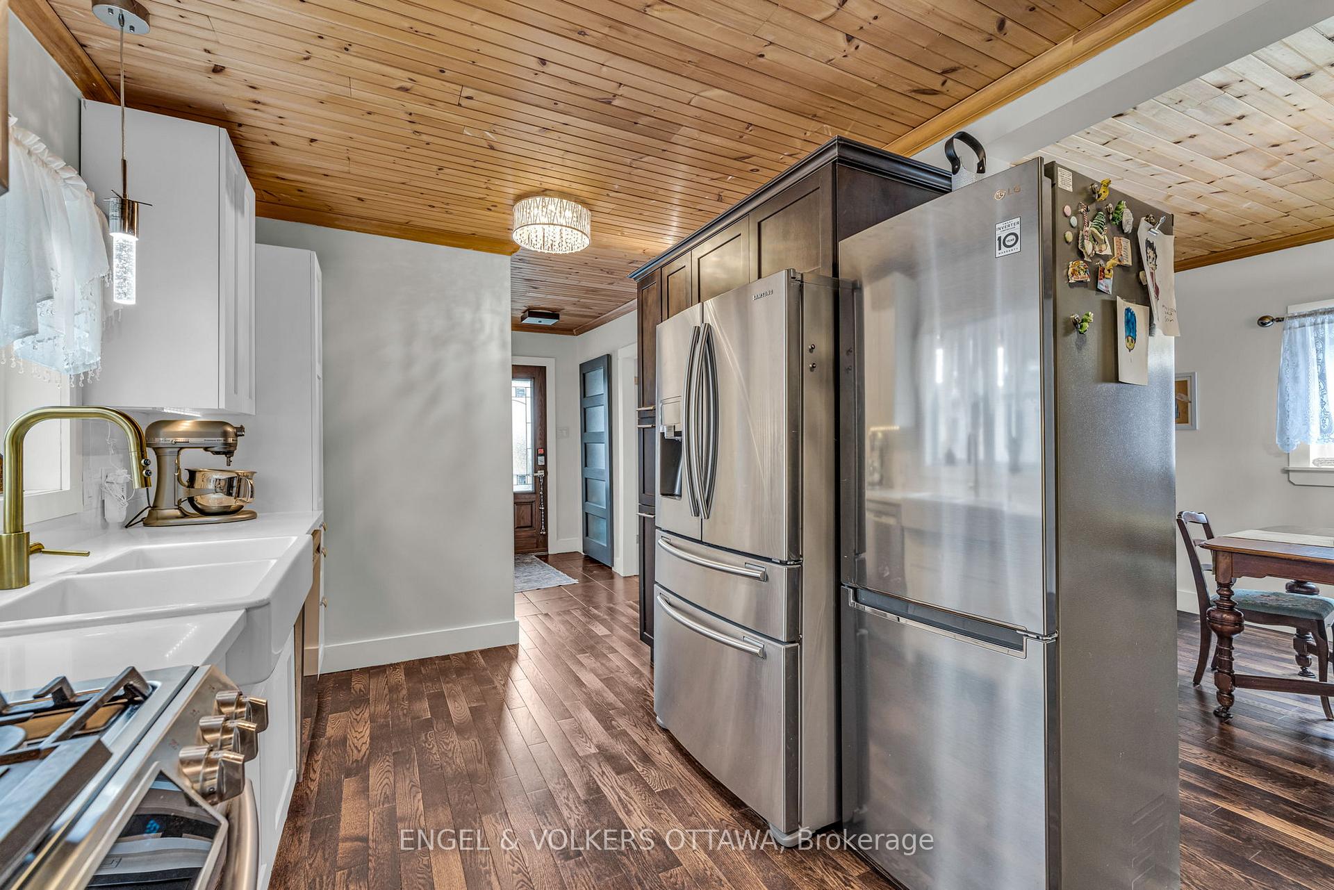Photo 4 of 201 - 203 Heritage Maple Way, Ottawa, Vanier — HOMEH