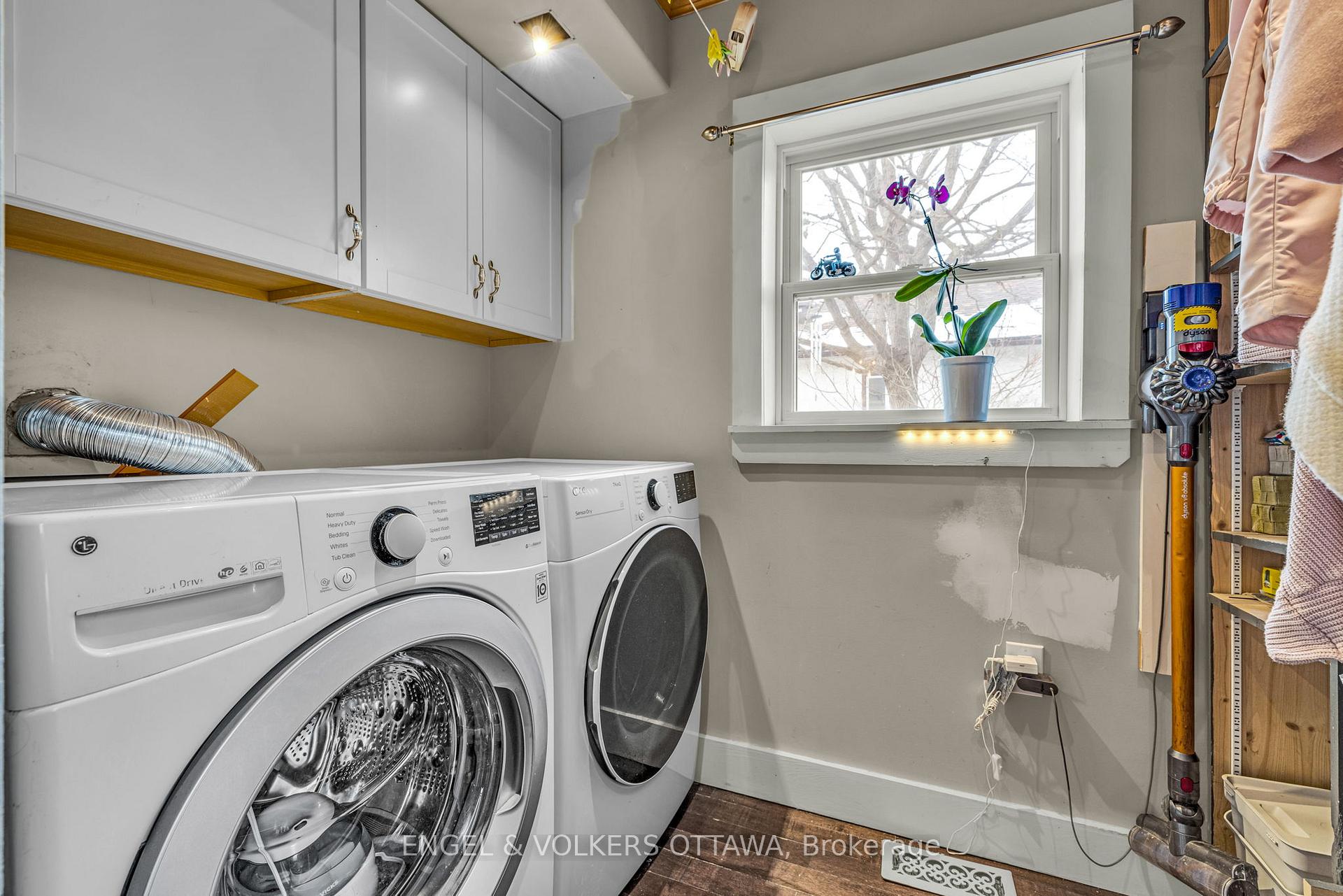Photo 5 of 201 - 203 Heritage Maple Way, Ottawa, Vanier — HOMEH