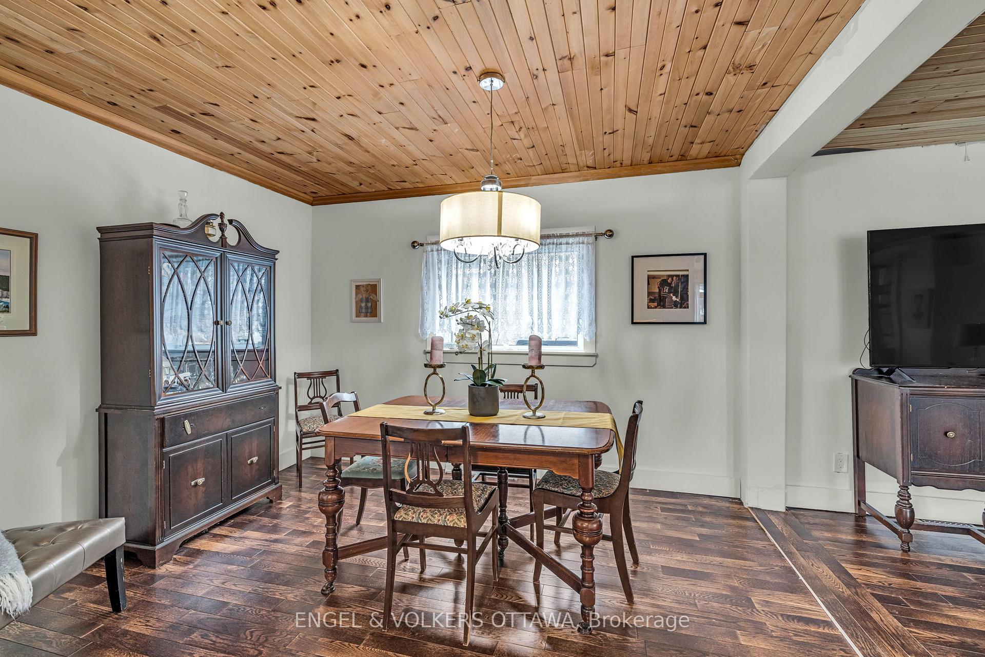 Photo 7 of 201 - 203 Heritage Maple Way, Ottawa, Vanier — HOMEH