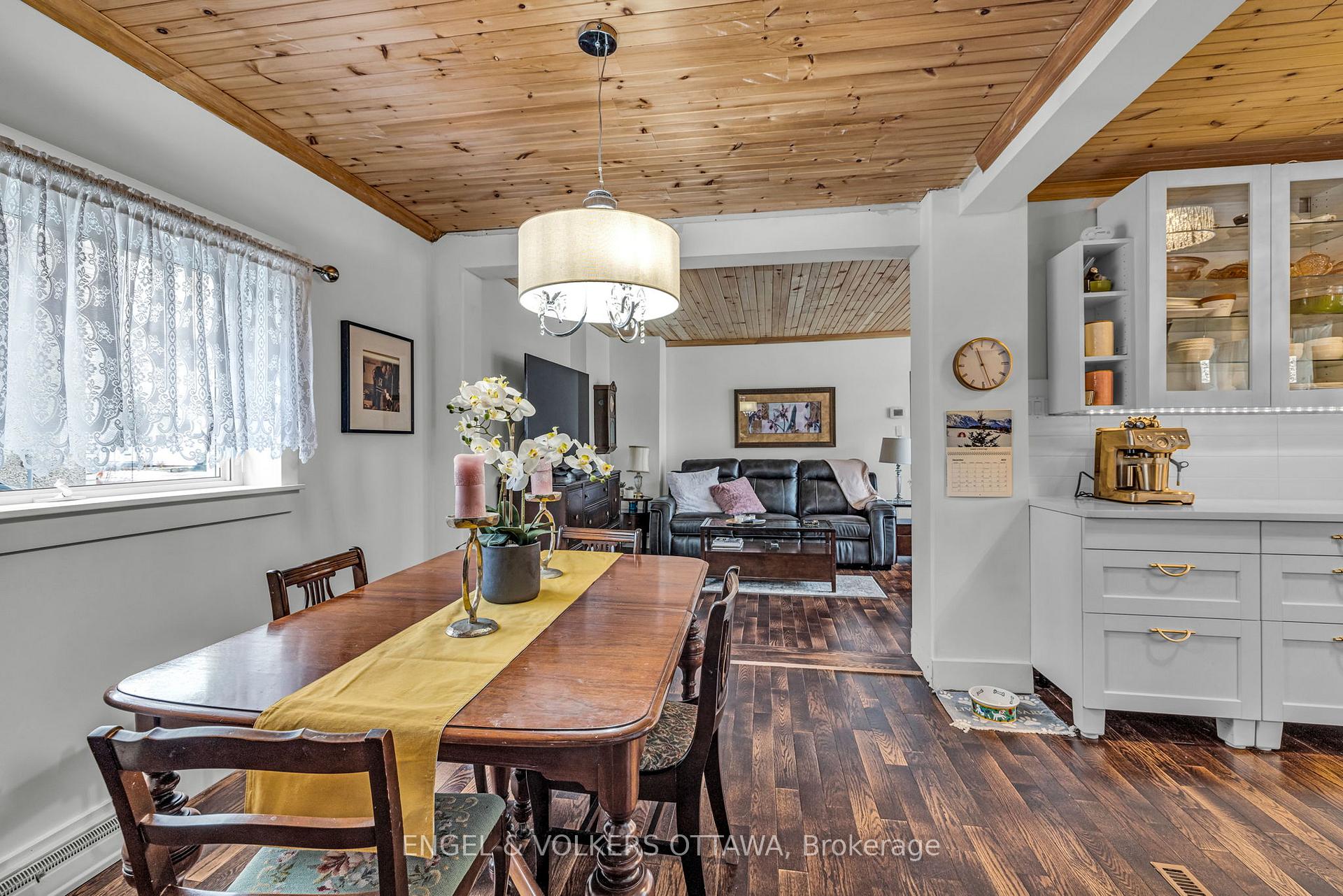 Photo 9 of 201 - 203 Heritage Maple Way, Ottawa, Vanier — HOMEH