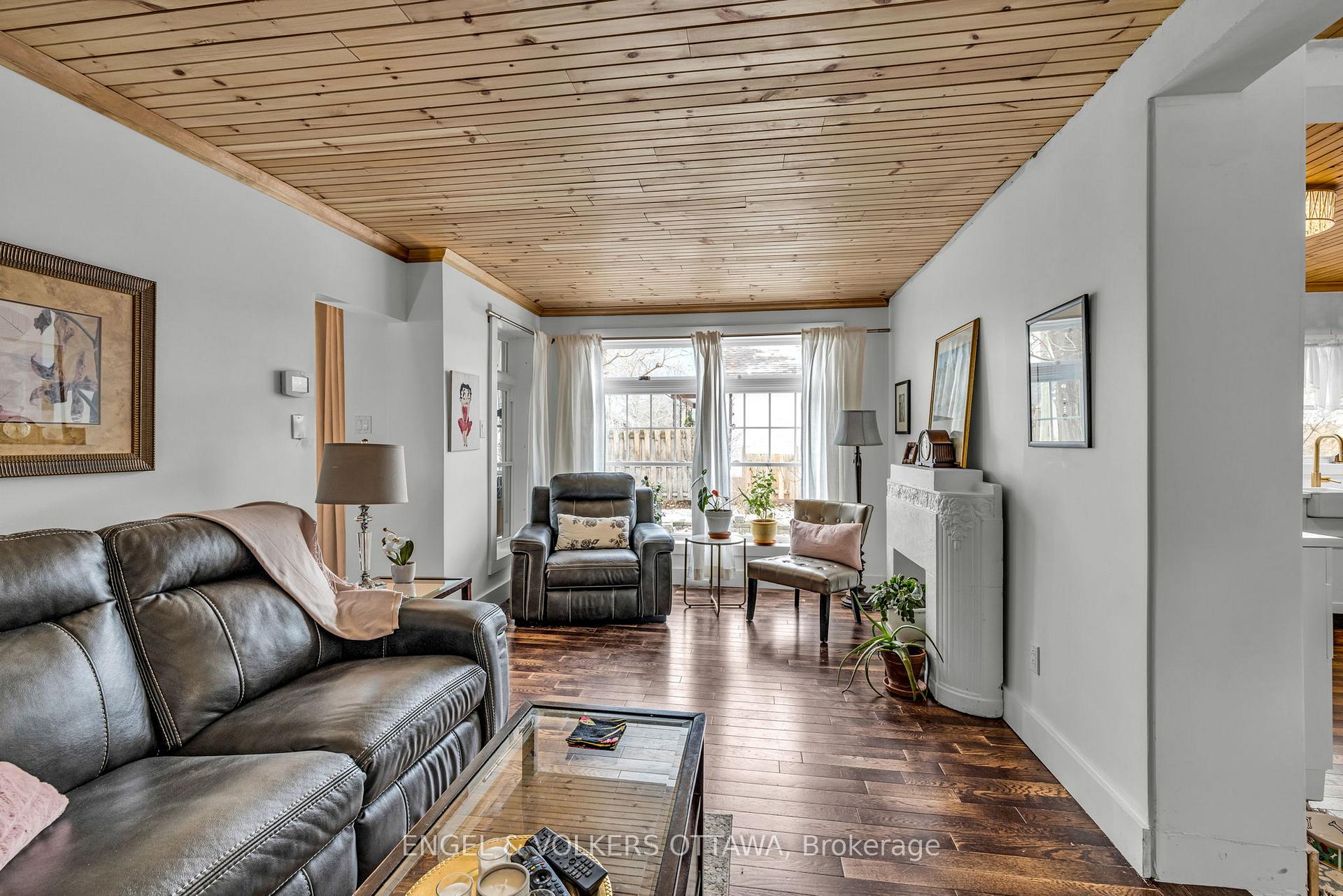 Photo 10 of 201 - 203 Heritage Maple Way, Ottawa, Vanier — HOMEH