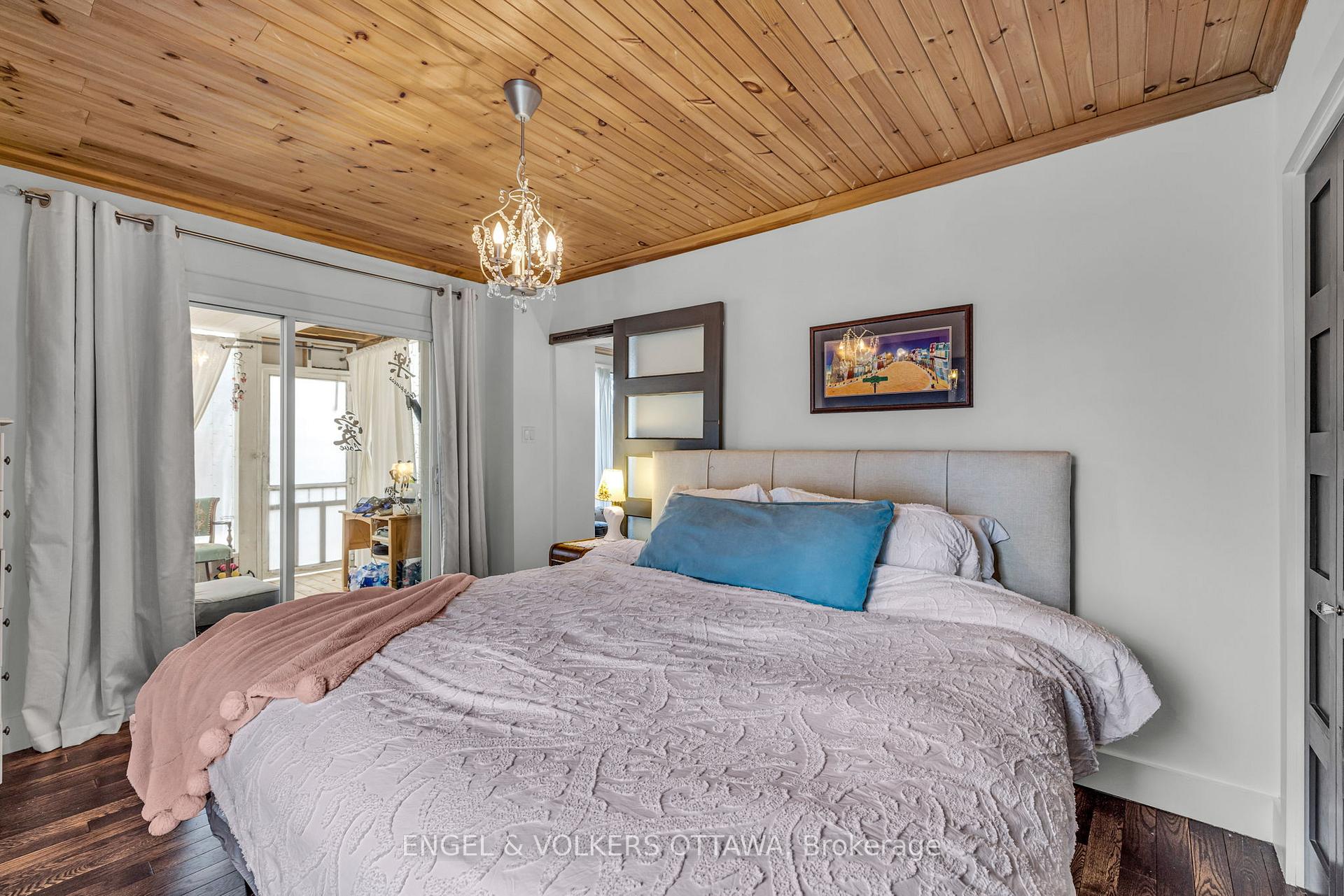 Photo 13 of 201 - 203 Heritage Maple Way, Ottawa, Vanier — HOMEH