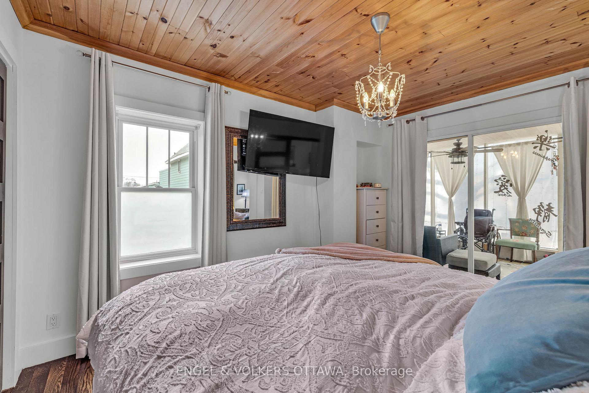 Photo 14 of 201 - 203 Heritage Maple Way, Ottawa, Vanier — HOMEH