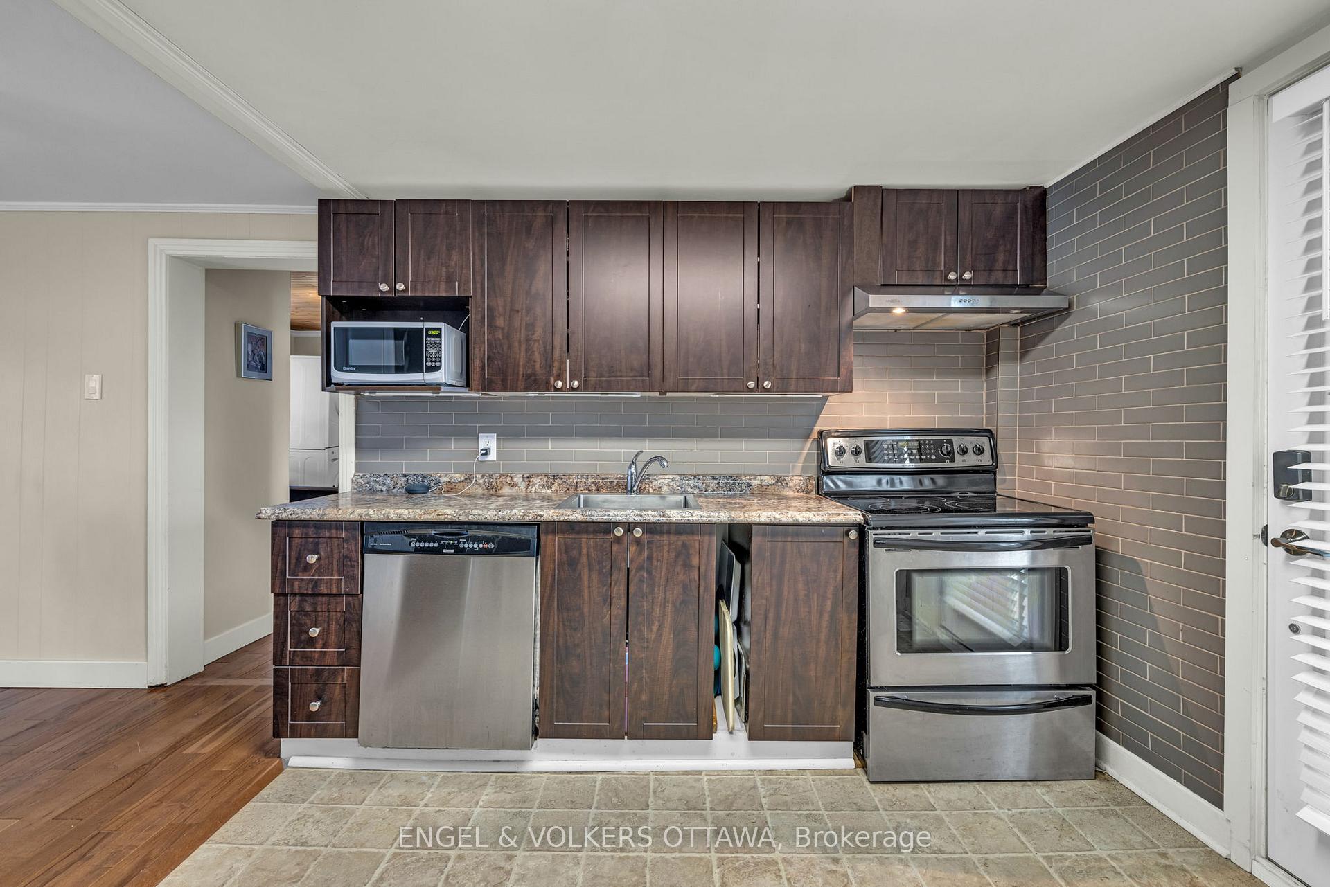 Photo 19 of 201 - 203 Heritage Maple Way, Ottawa, Vanier — HOMEH