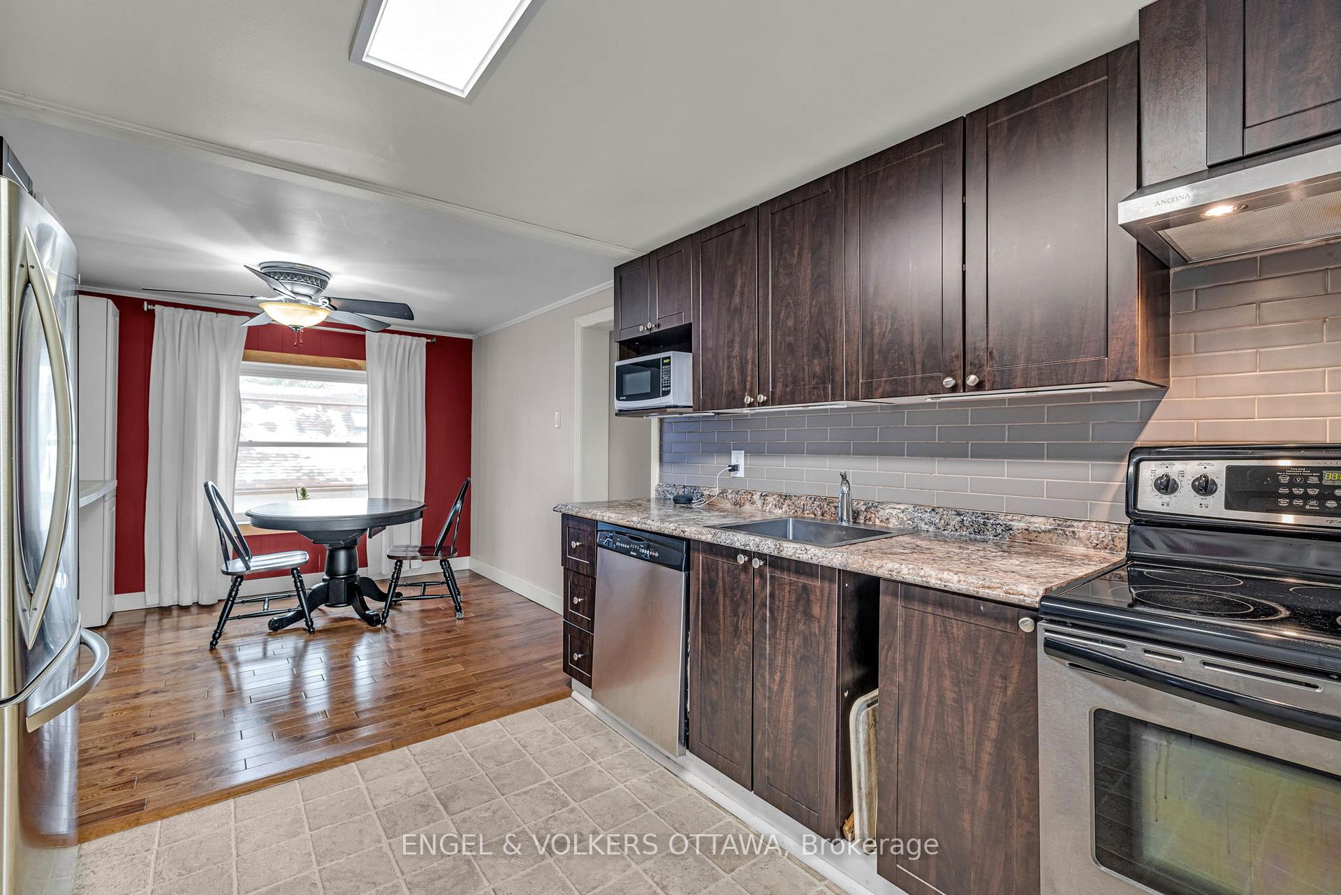 Photo 21 of 201 - 203 Heritage Maple Way, Ottawa, Vanier — HOMEH