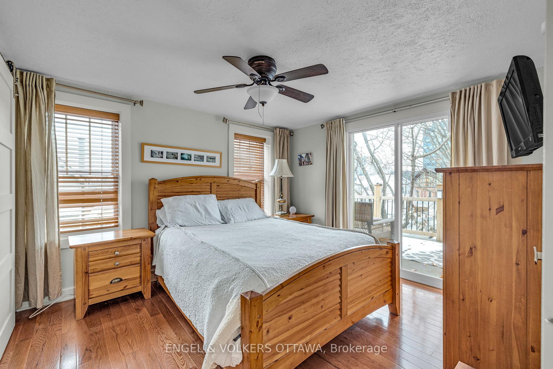 Photo 25 of 201 - 203 Heritage Maple Way, Ottawa, Vanier — HOMEH
