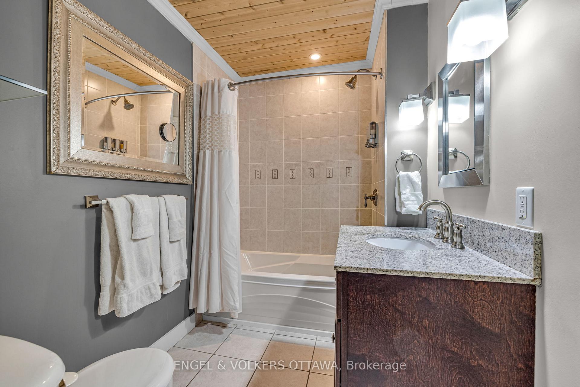 Photo 30 of 201 - 203 Heritage Maple Way, Ottawa, Vanier — HOMEH
