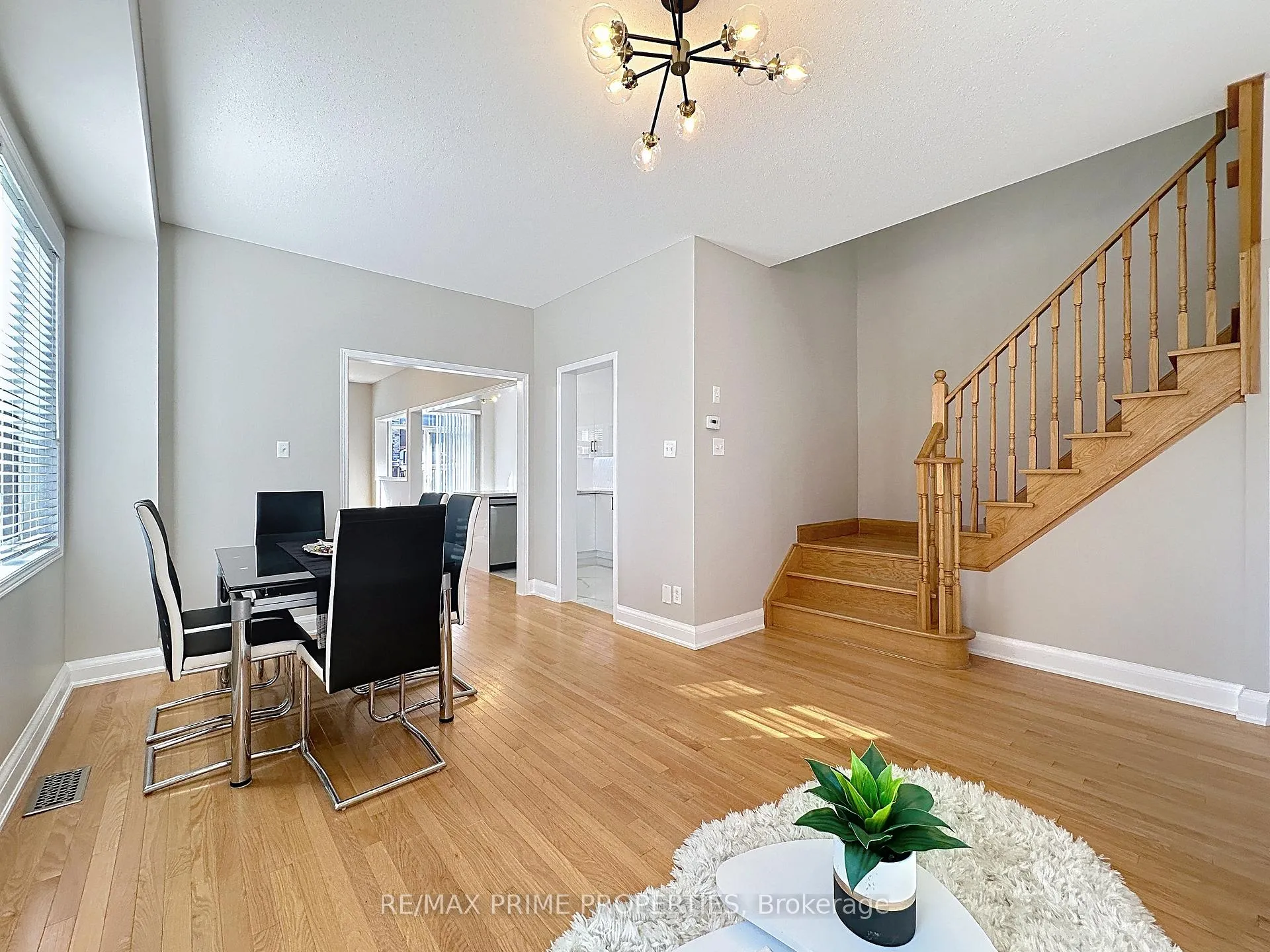Photo 5 of 117 Big Hill Crescent, Vaughan, Patterson — HOMEH
